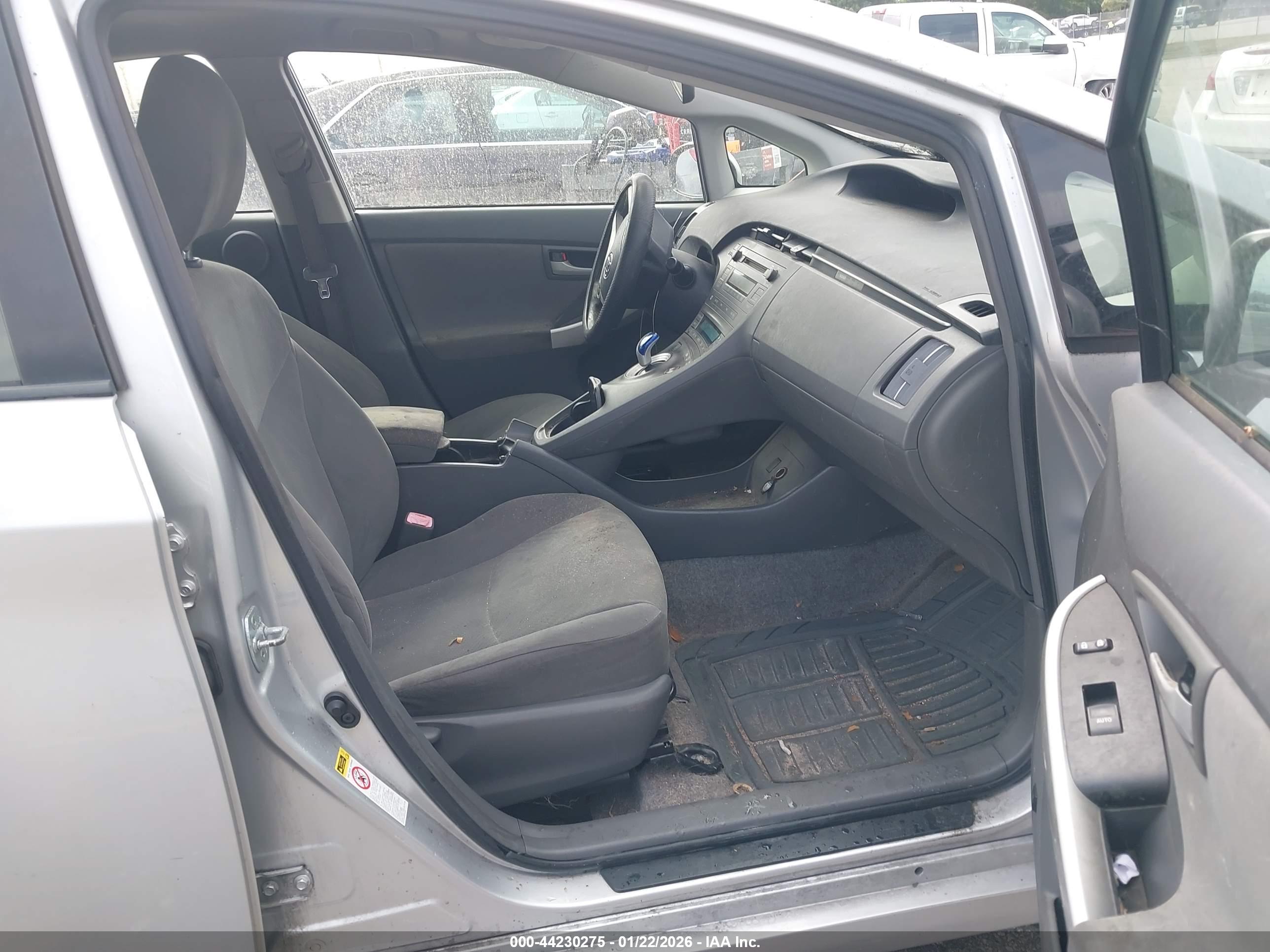 TOYOTA PRIUS image 5
