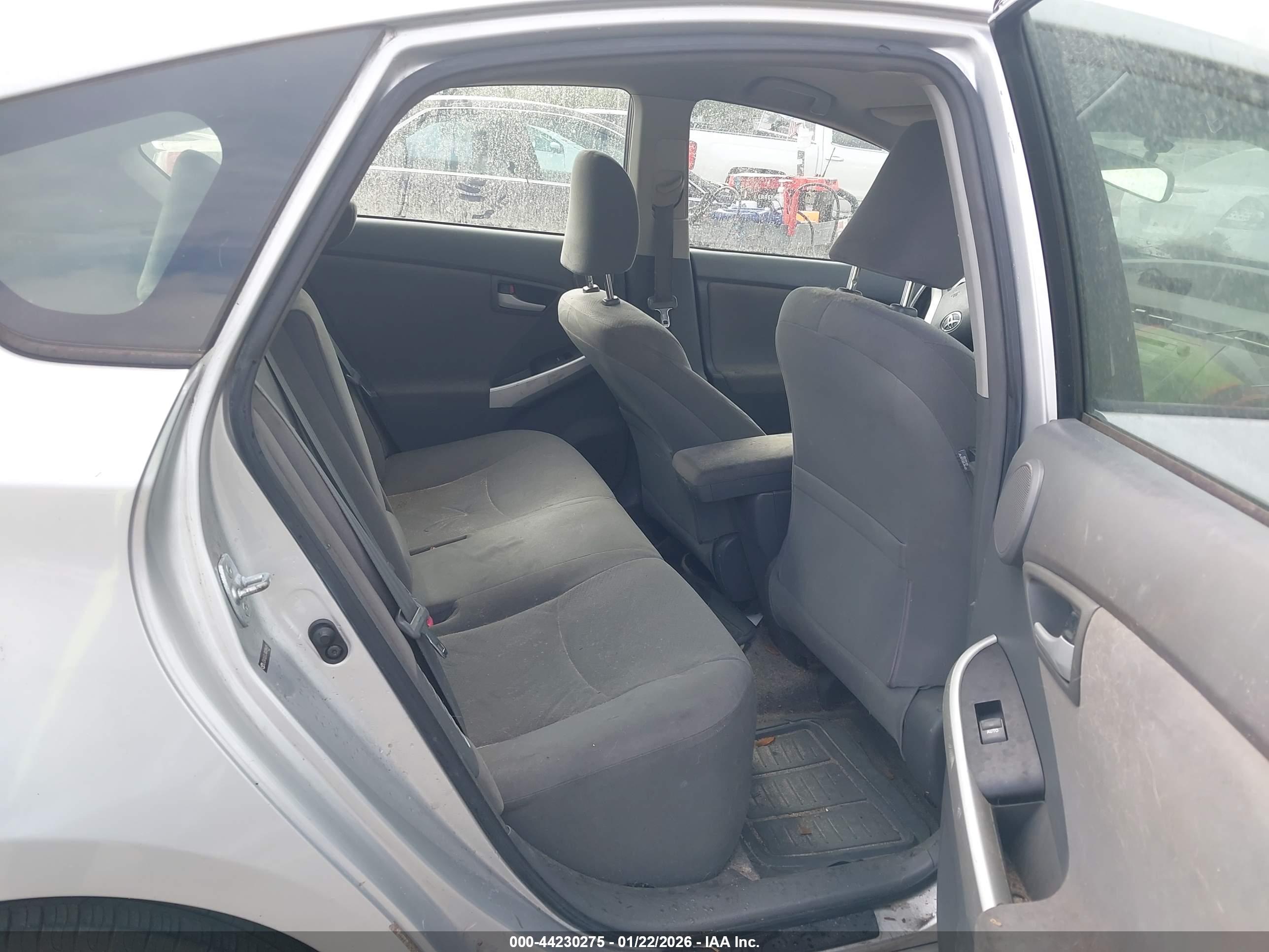 TOYOTA PRIUS image 8