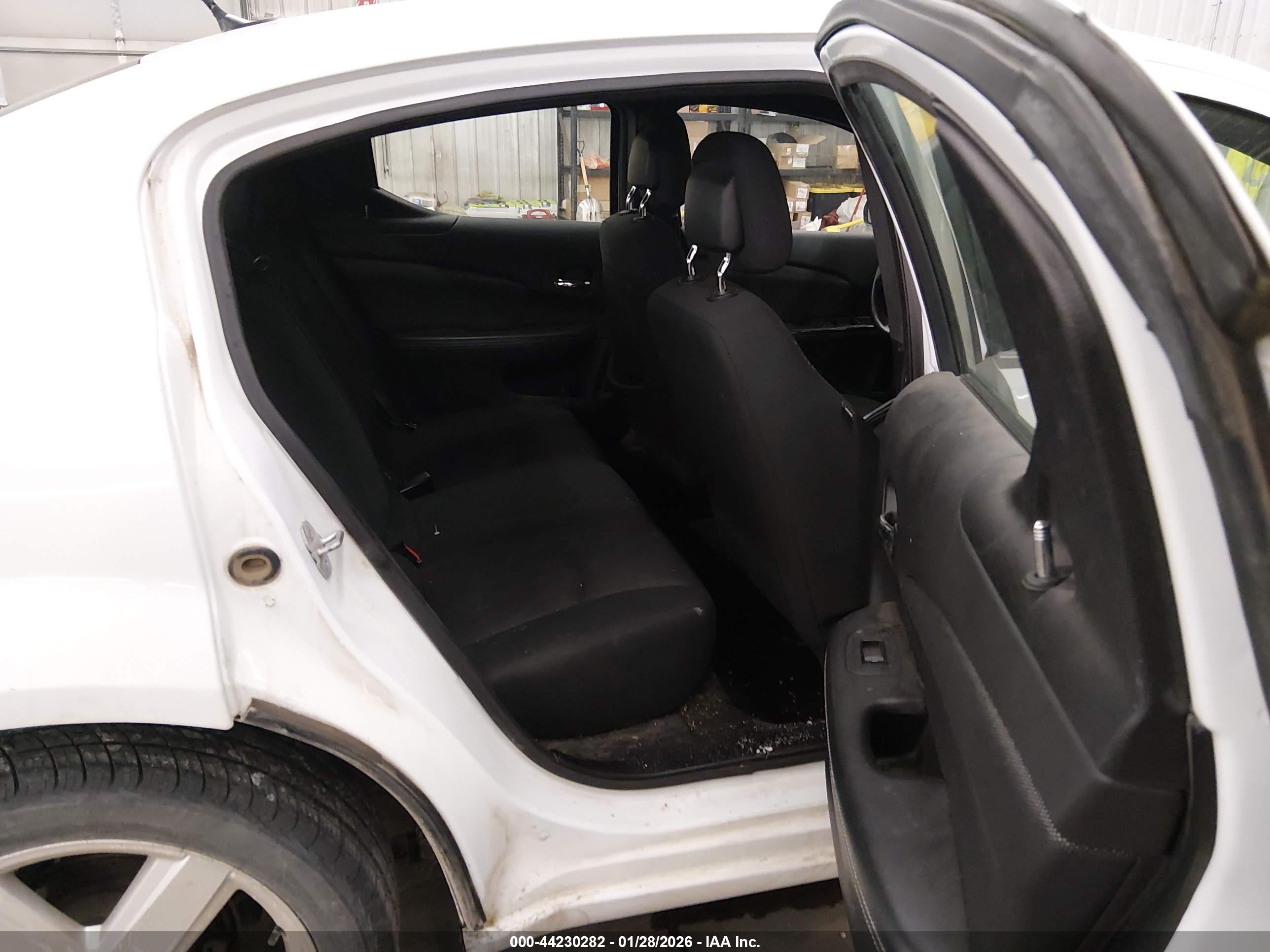 DODGE AVENGER image 8
