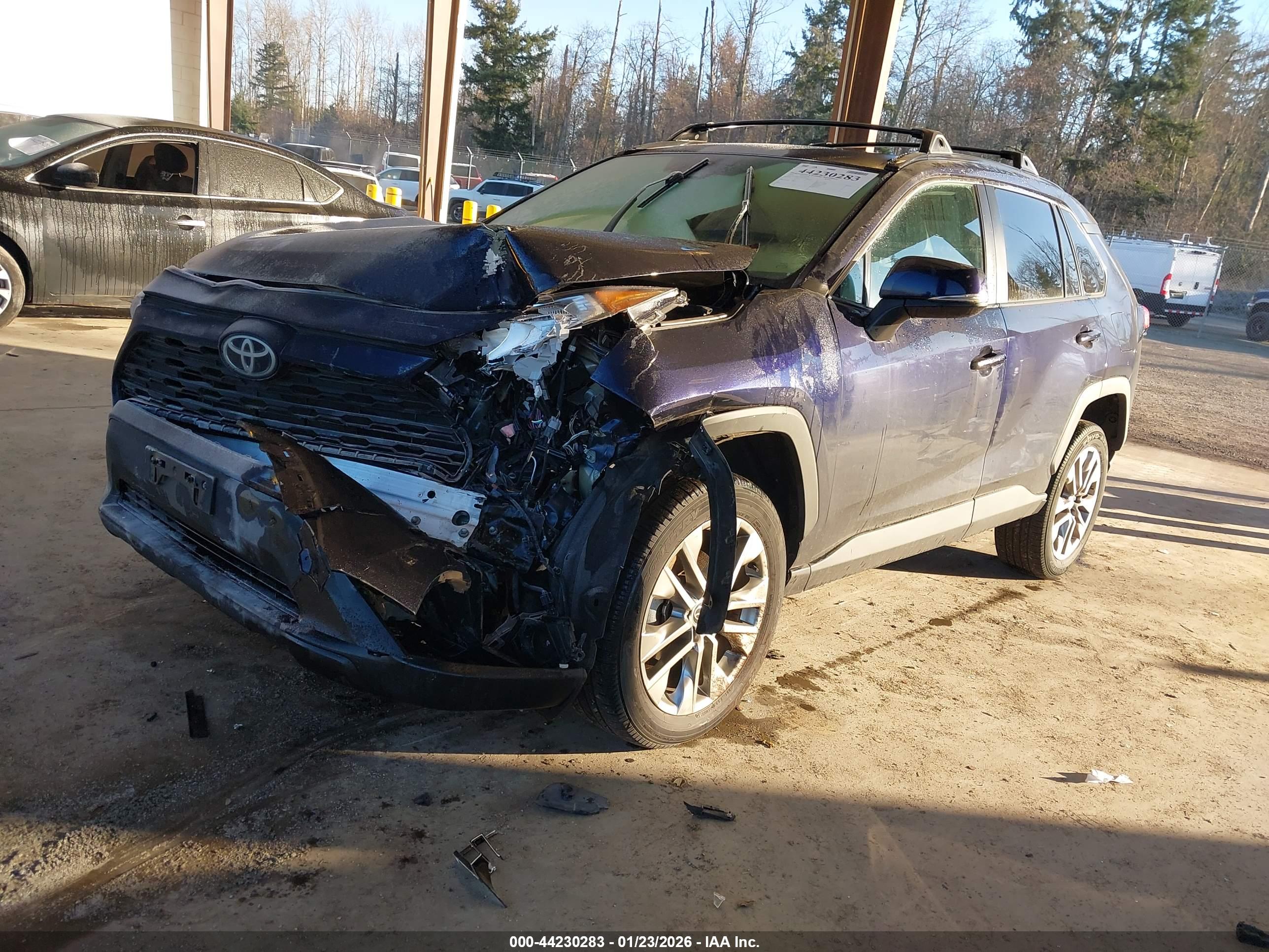 TOYOTA RAV4 image 2