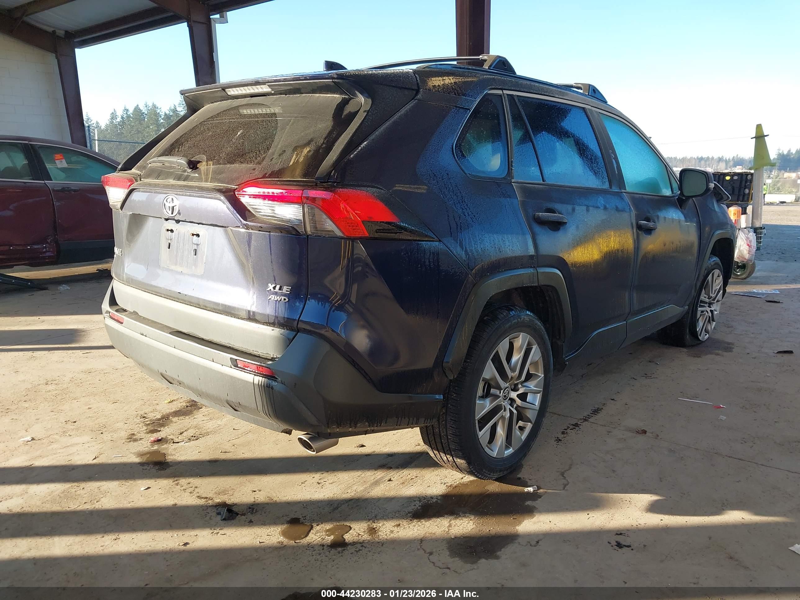 TOYOTA RAV4 image 4