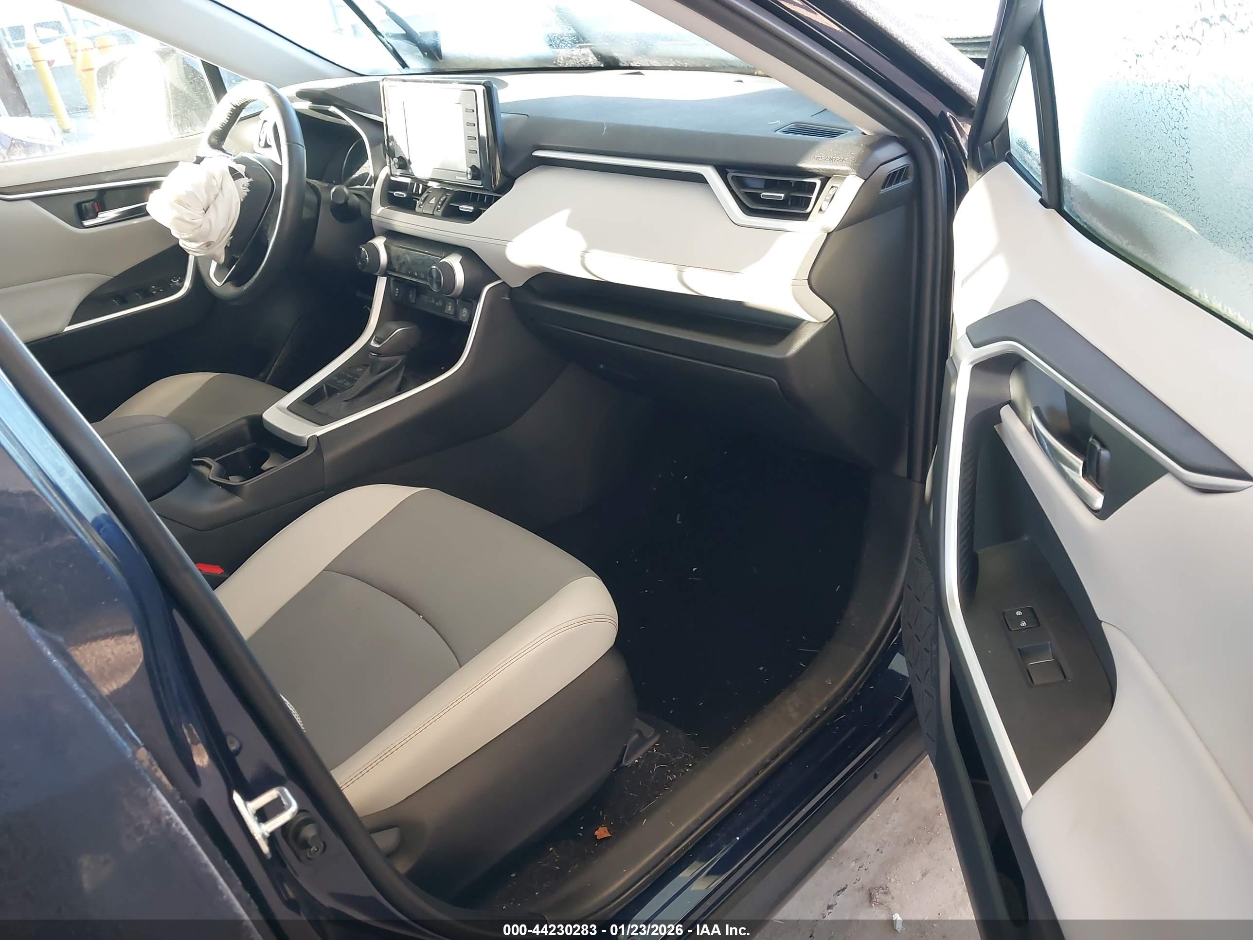 TOYOTA RAV4 image 5