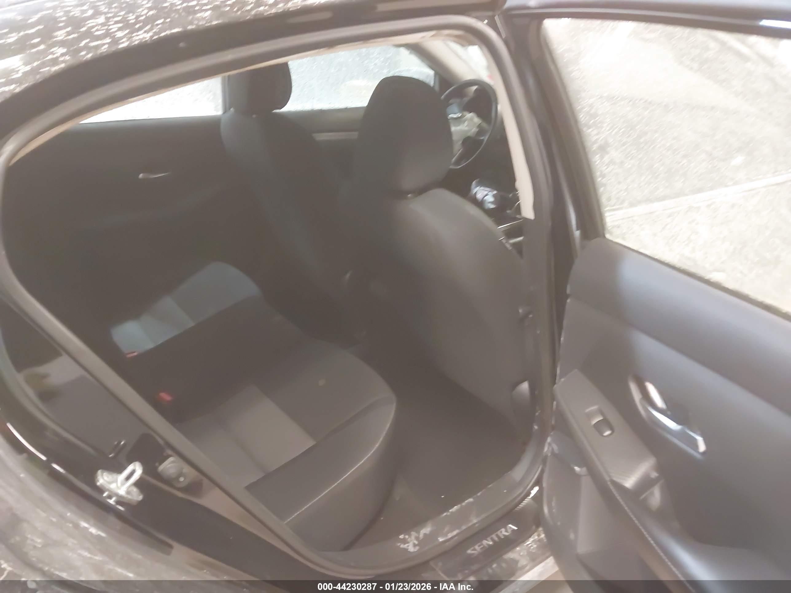 NISSAN SENTRA image 8