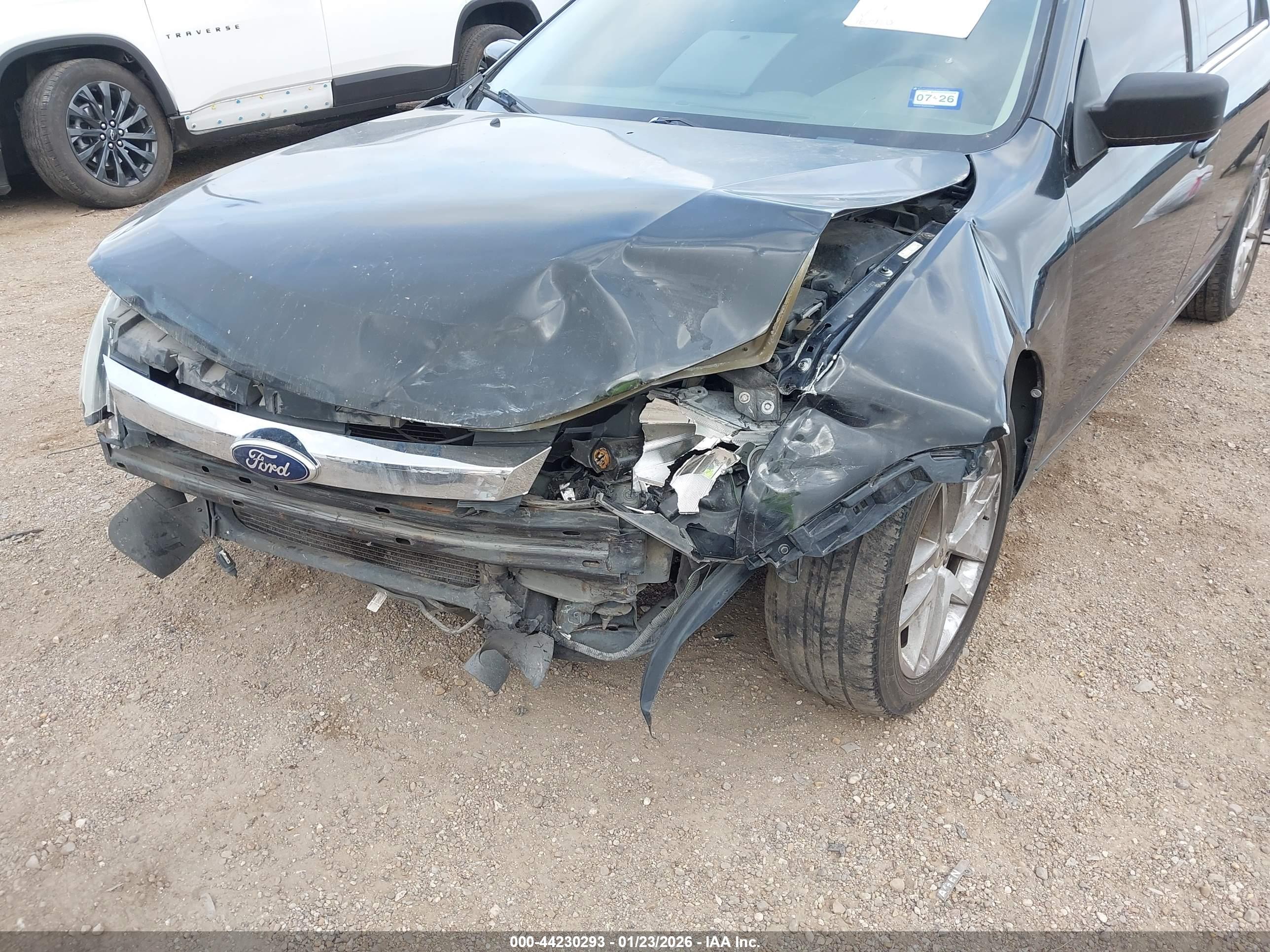 FORD FUSION image 6