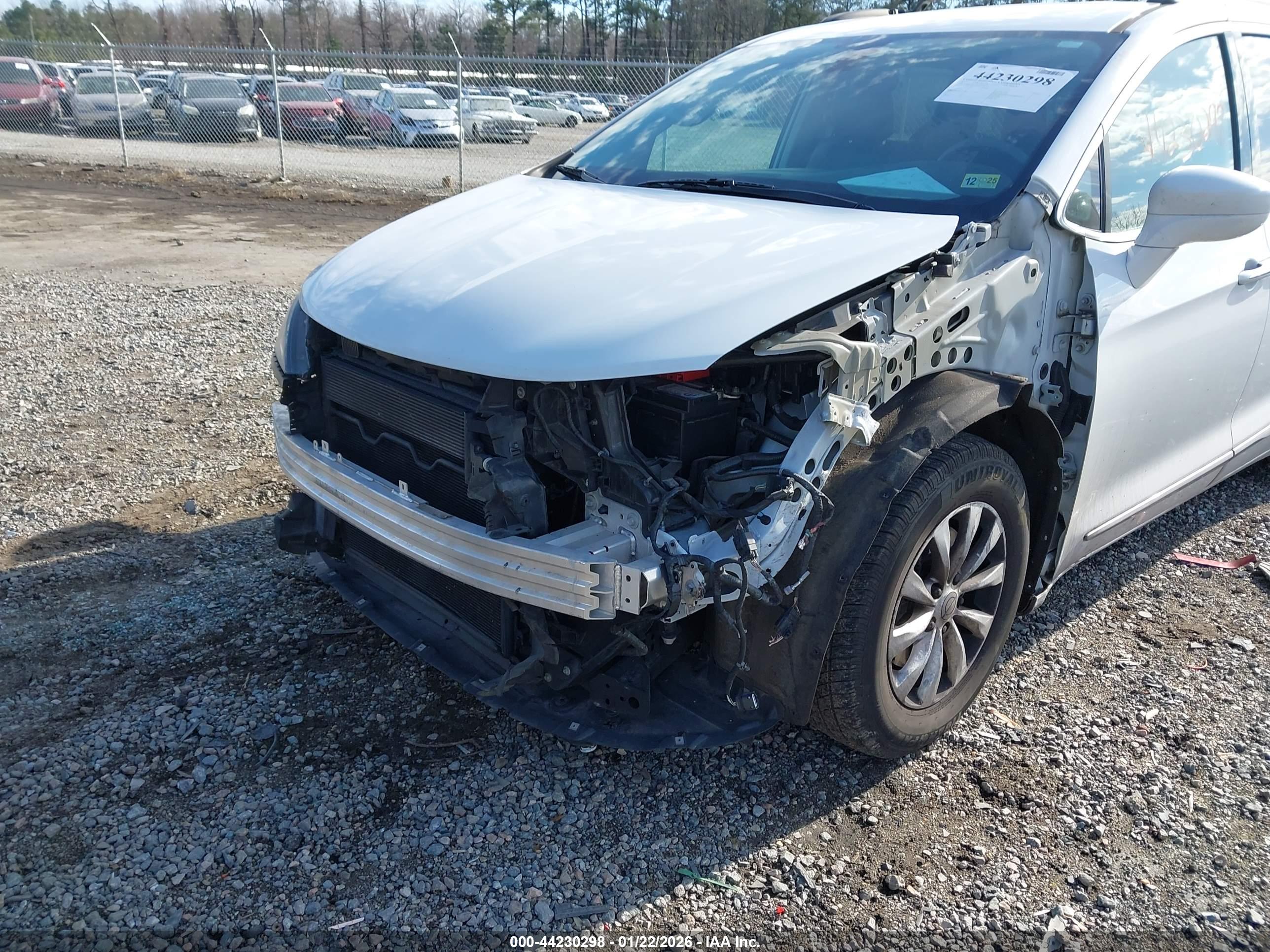 CHRYSLER PACIFICA image 6
