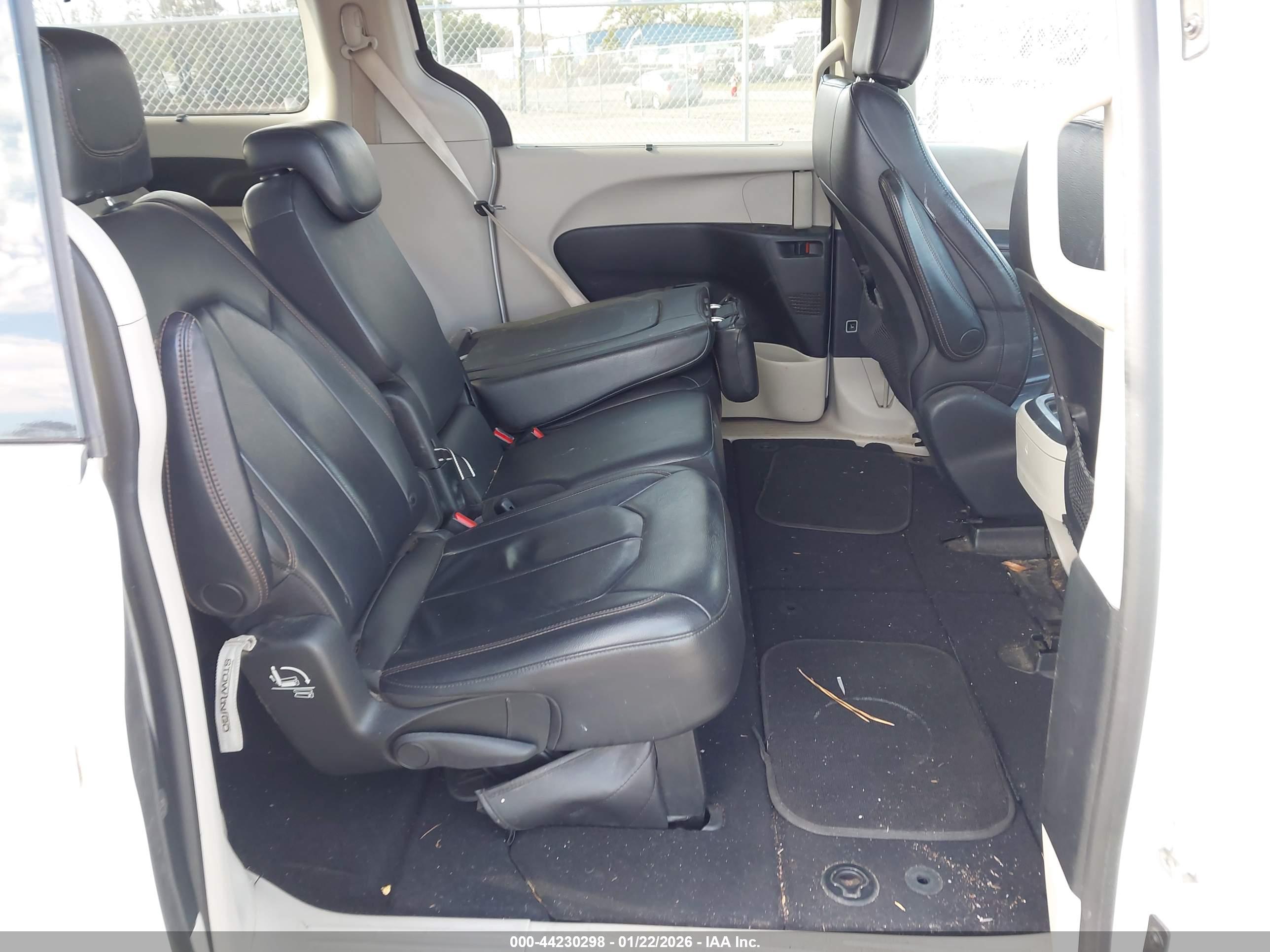 CHRYSLER PACIFICA image 8