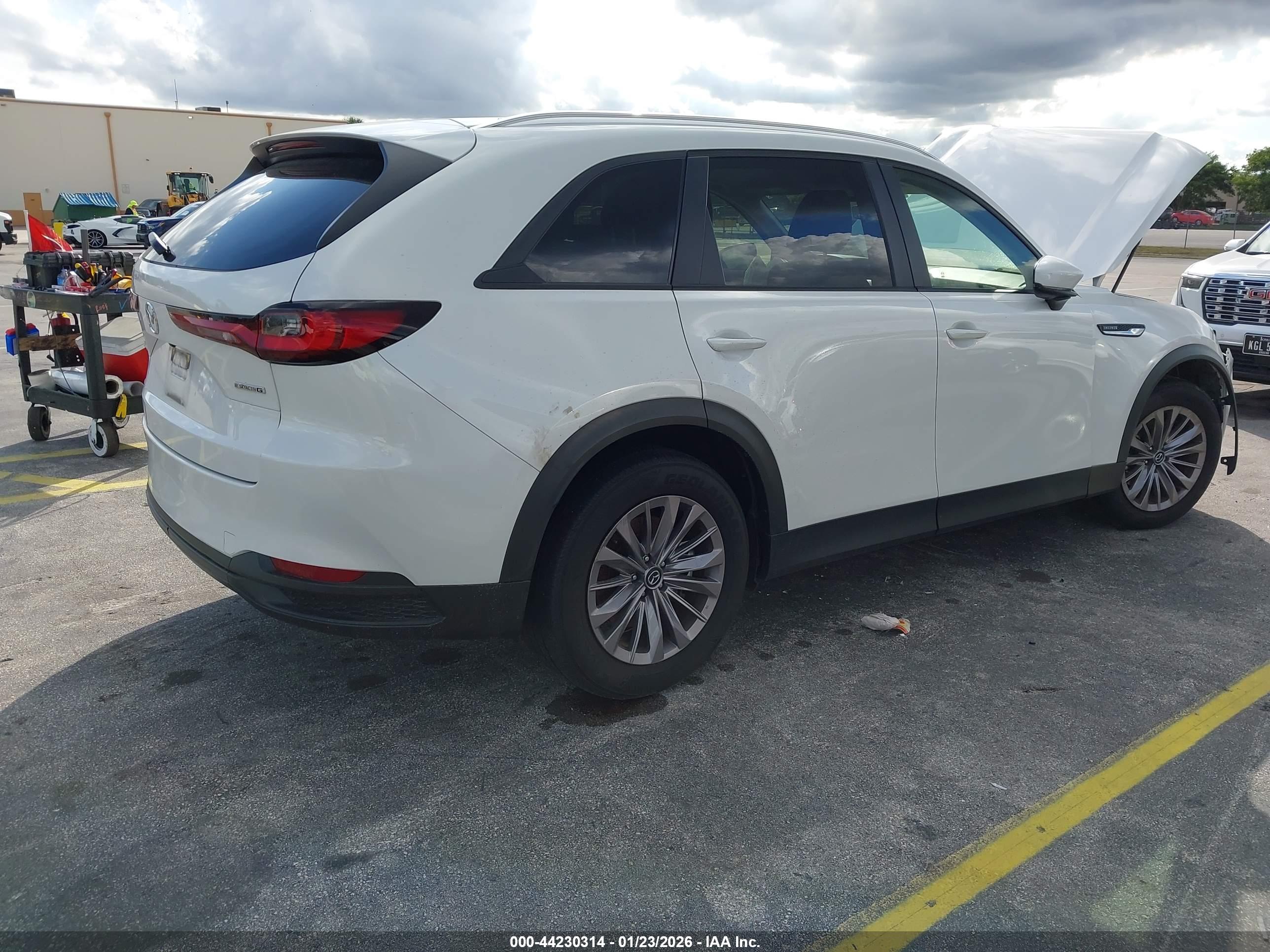 MAZDA CX-90 image 4
