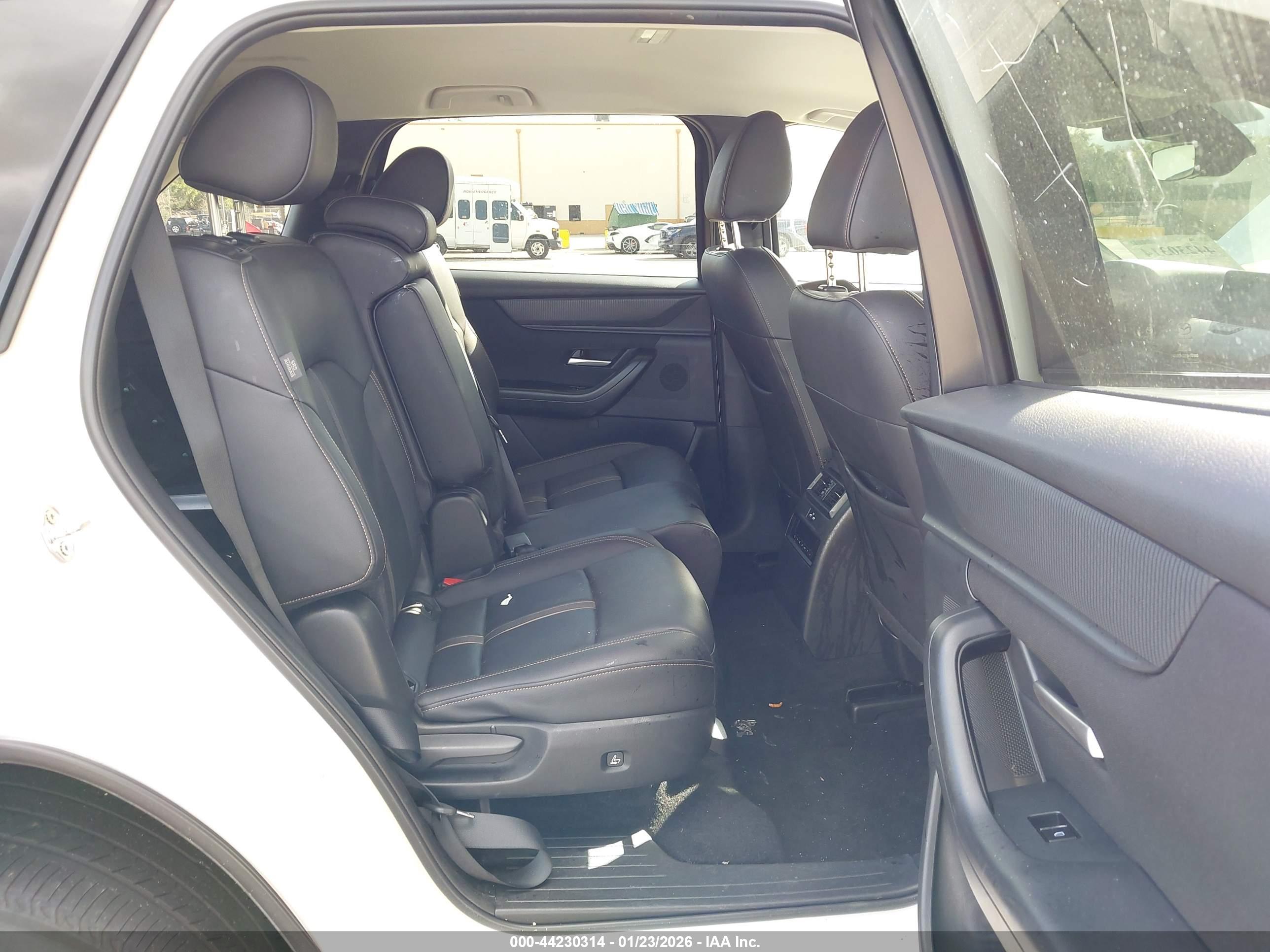MAZDA CX-90 image 8