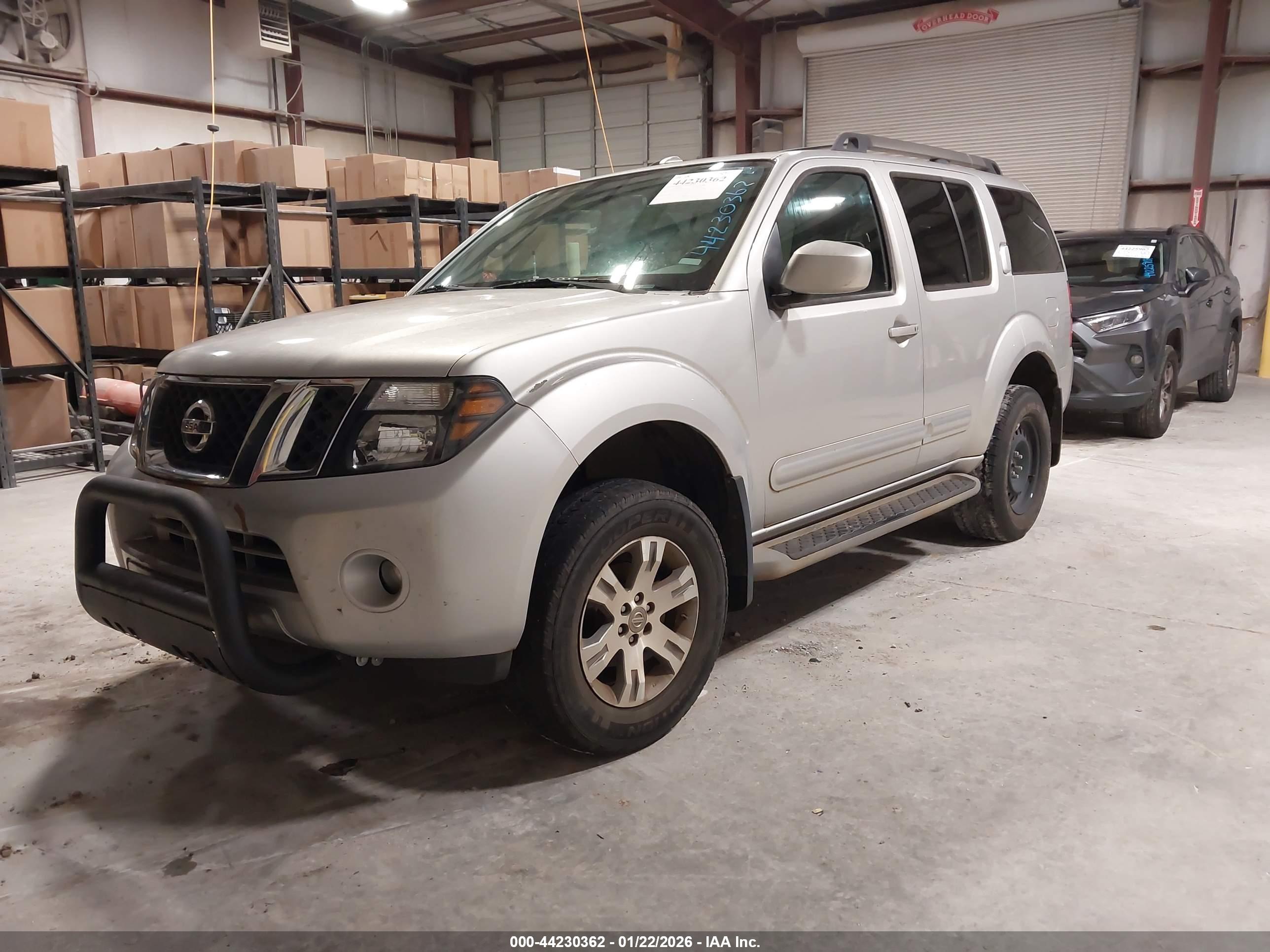 NISSAN PATHFINDER image 2