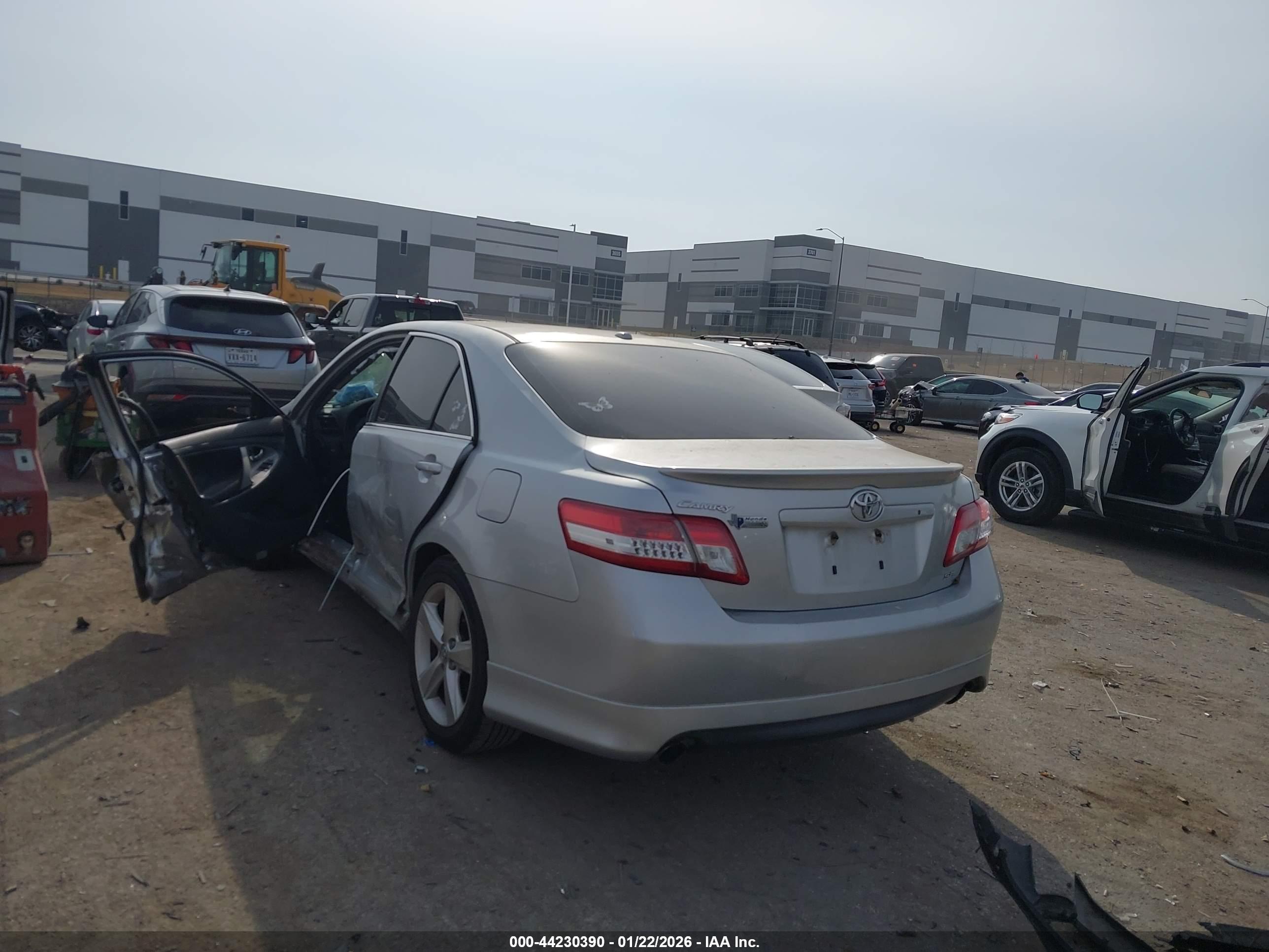 TOYOTA CAMRY image 3
