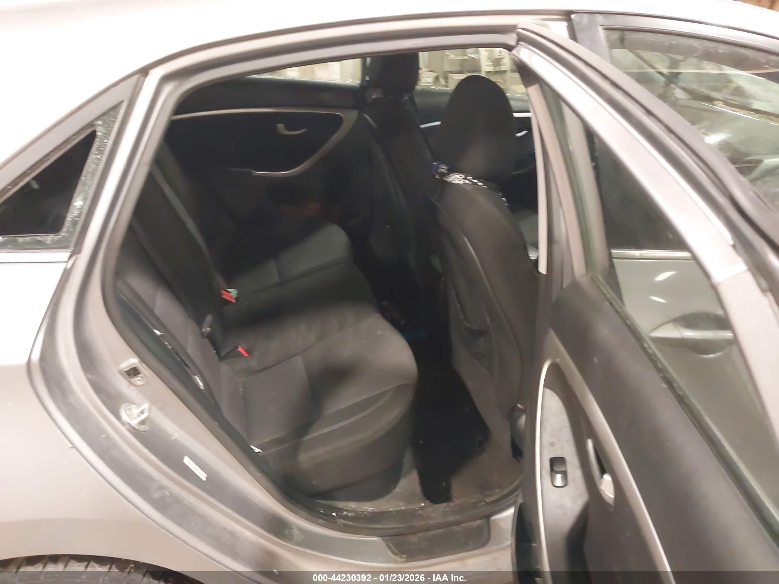 HYUNDAI ELANTRA image 8