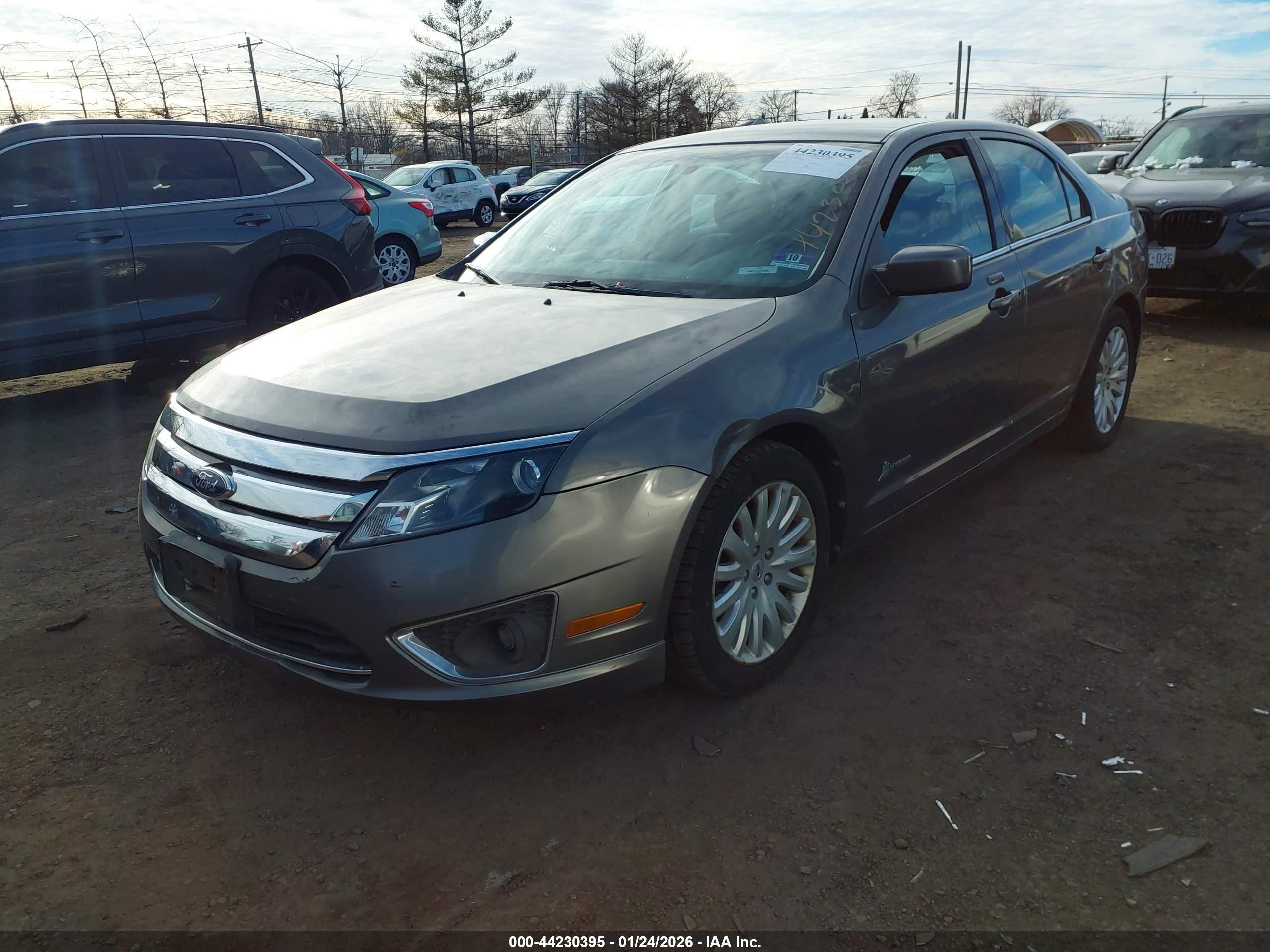 FORD FUSION image 2