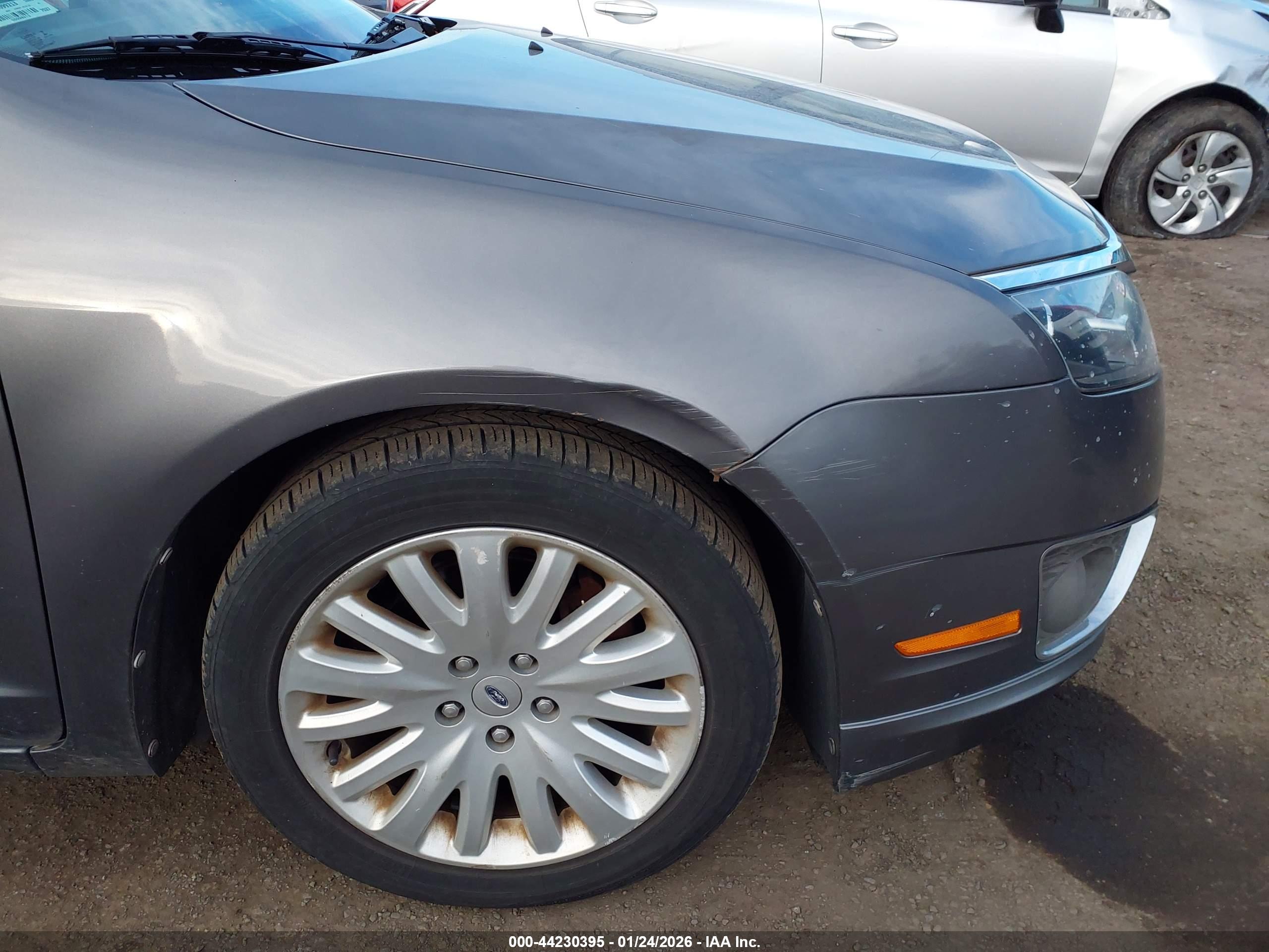 FORD FUSION image 6
