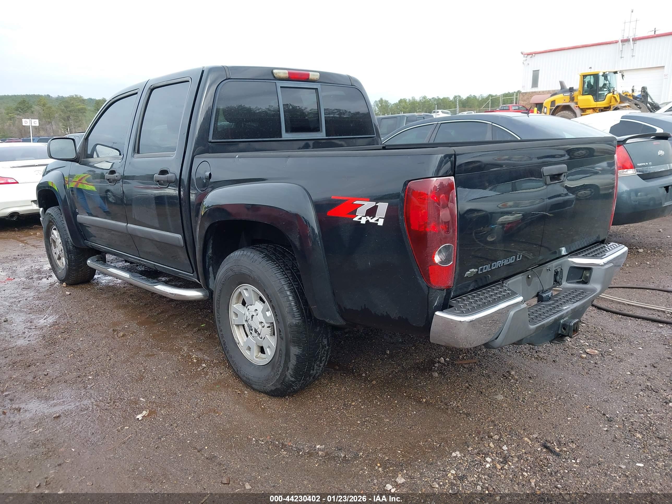 CHEVROLET COLORADO image 3