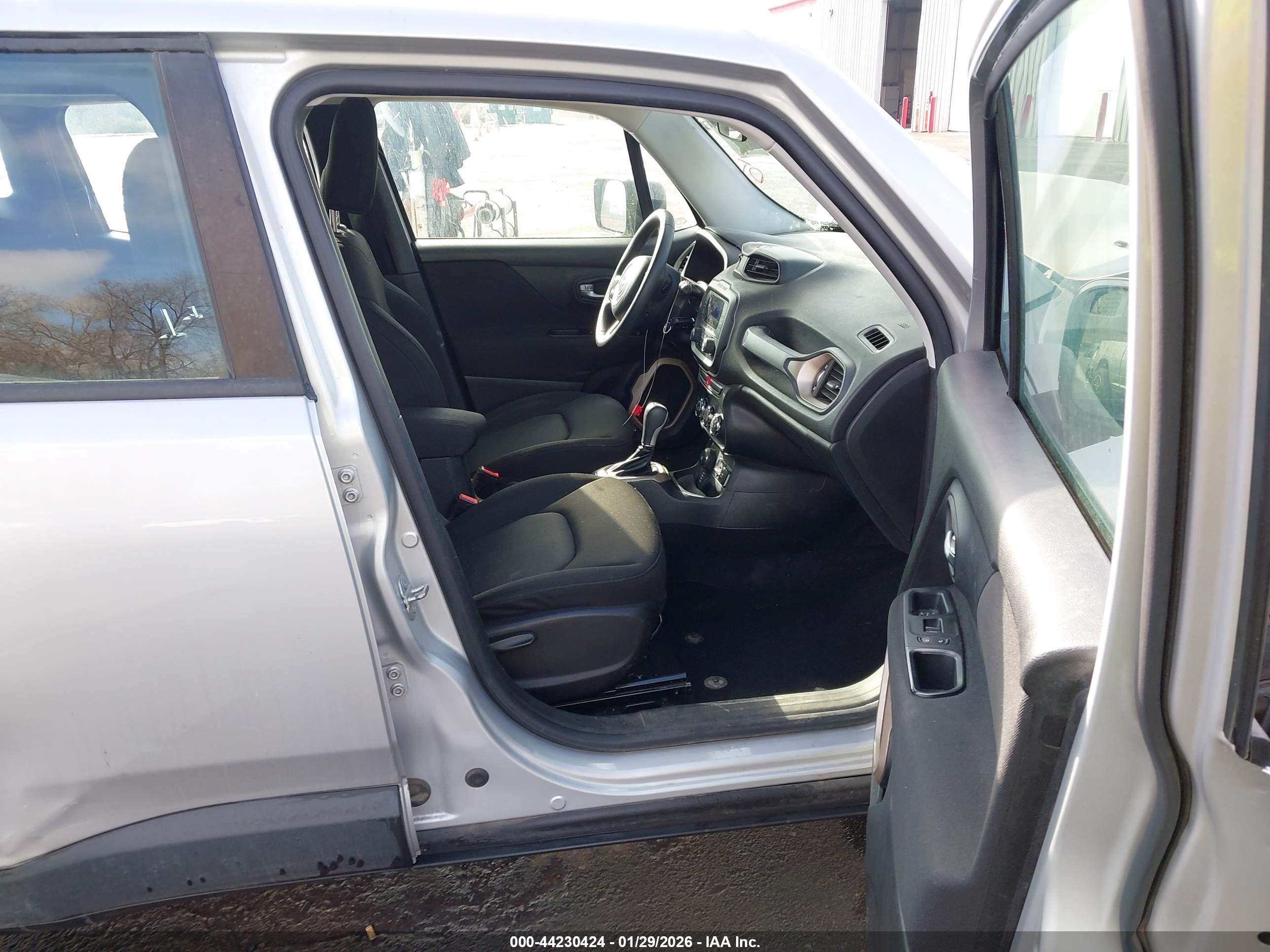 JEEP RENEGADE image 5