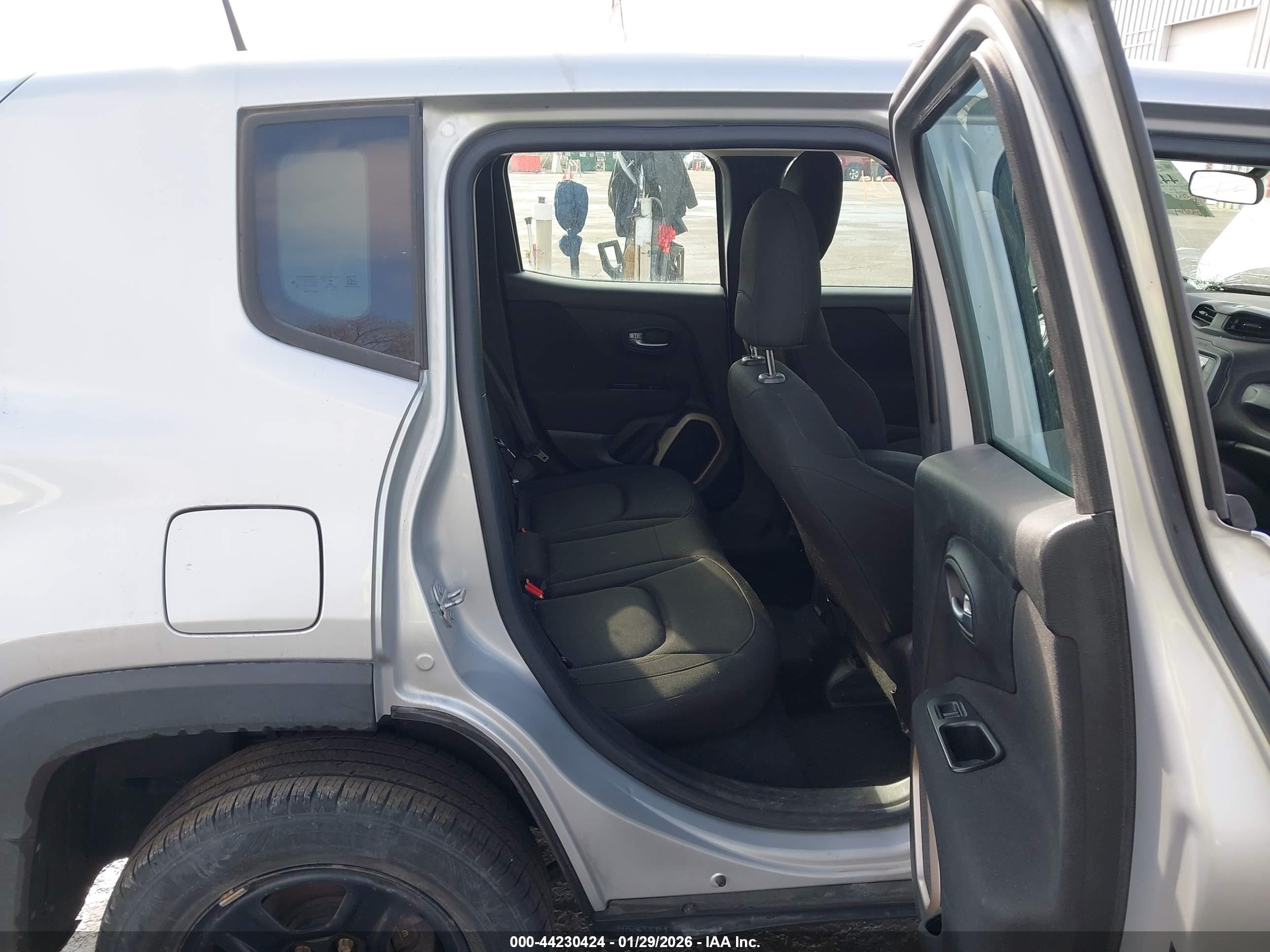 JEEP RENEGADE image 8