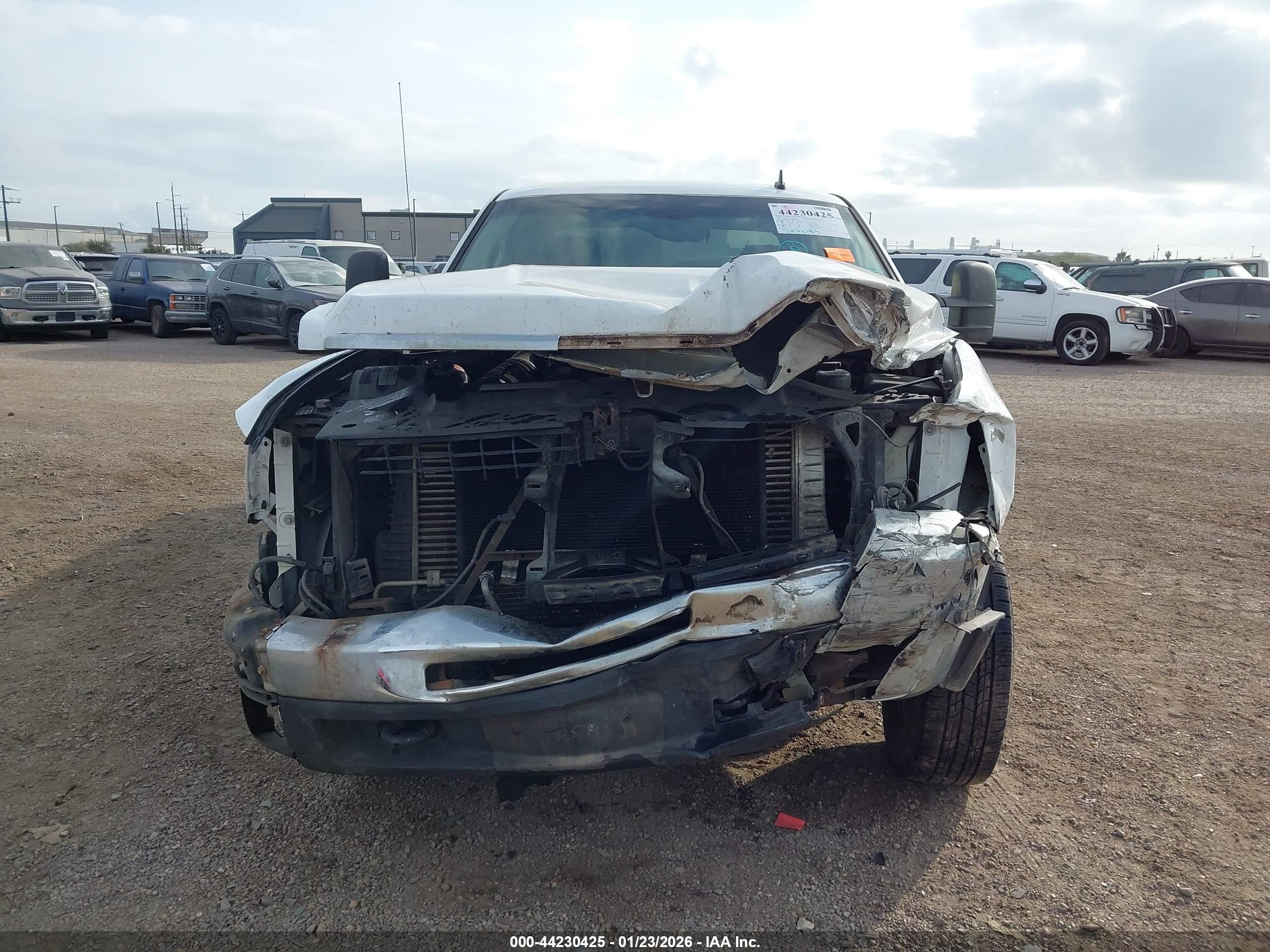 CHEVROLET SILVERADO image 6