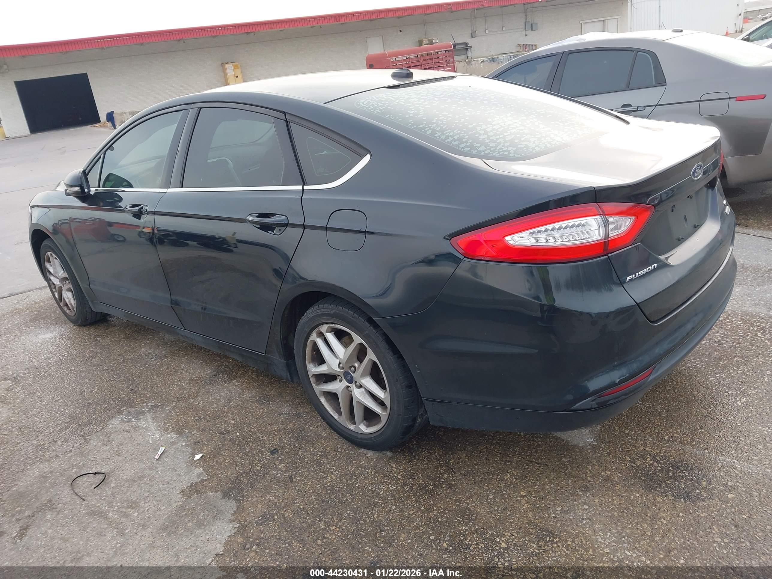 FORD FUSION image 3