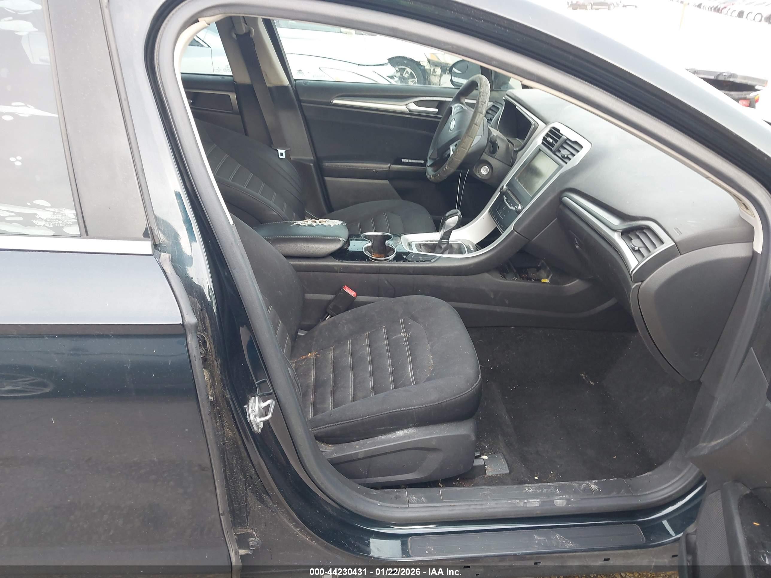 FORD FUSION image 5