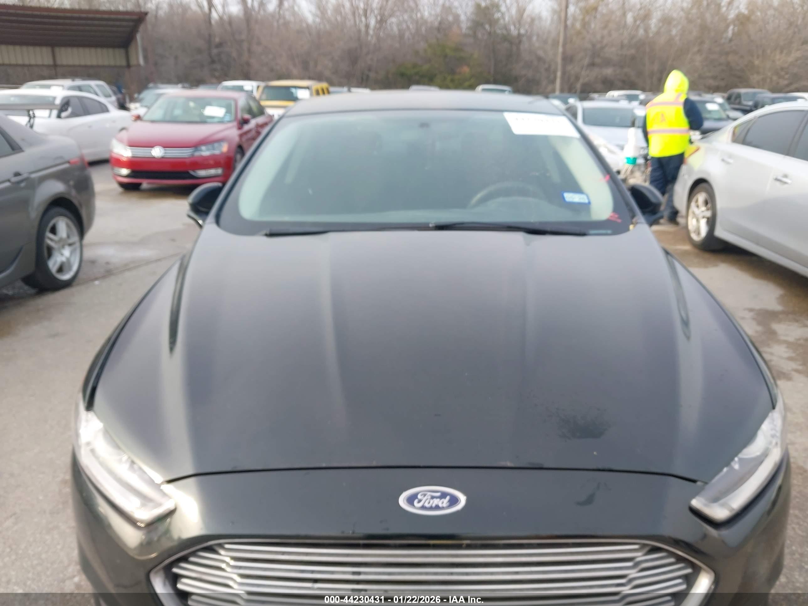 FORD FUSION image 6