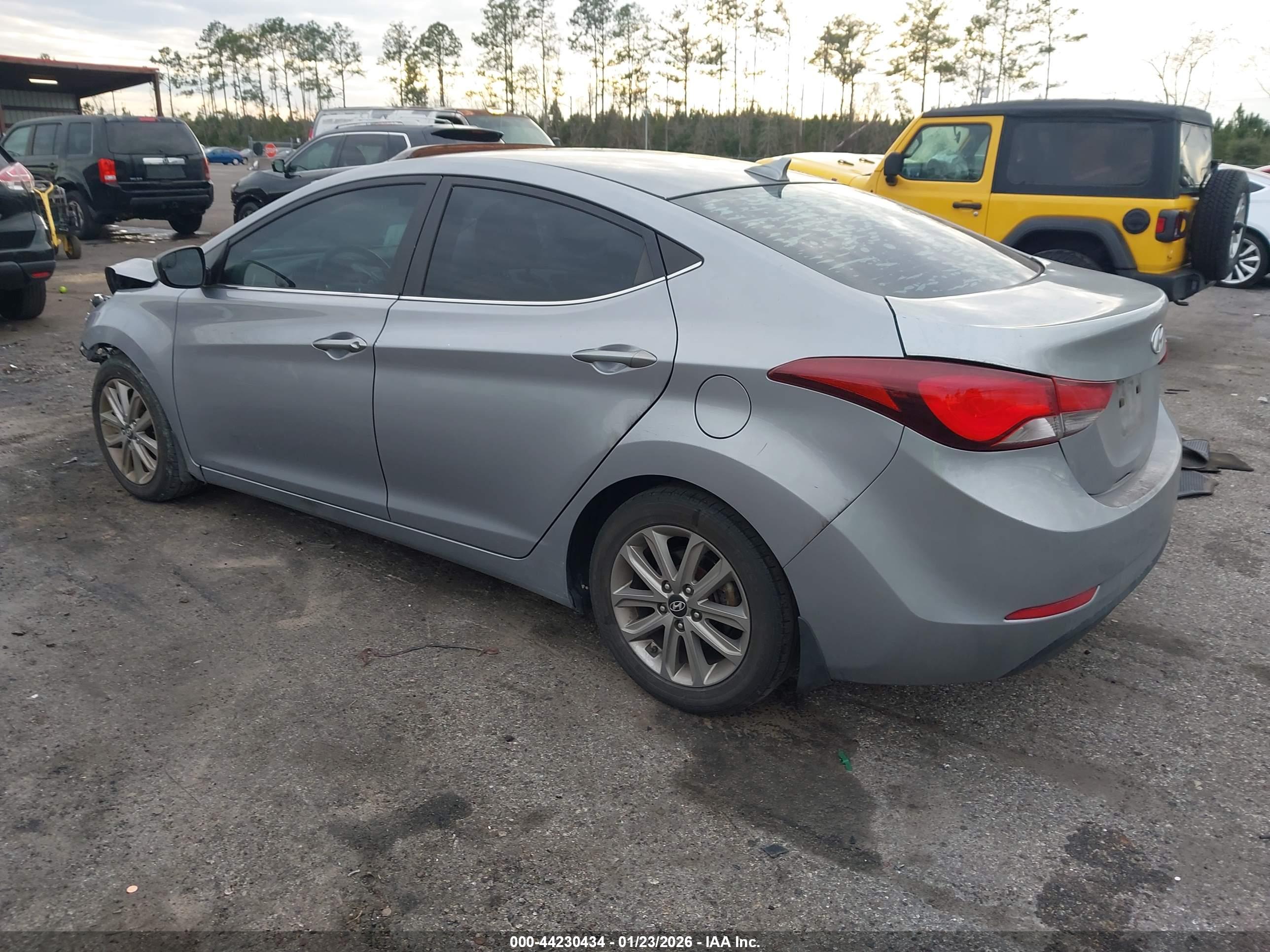 HYUNDAI ELANTRA image 3