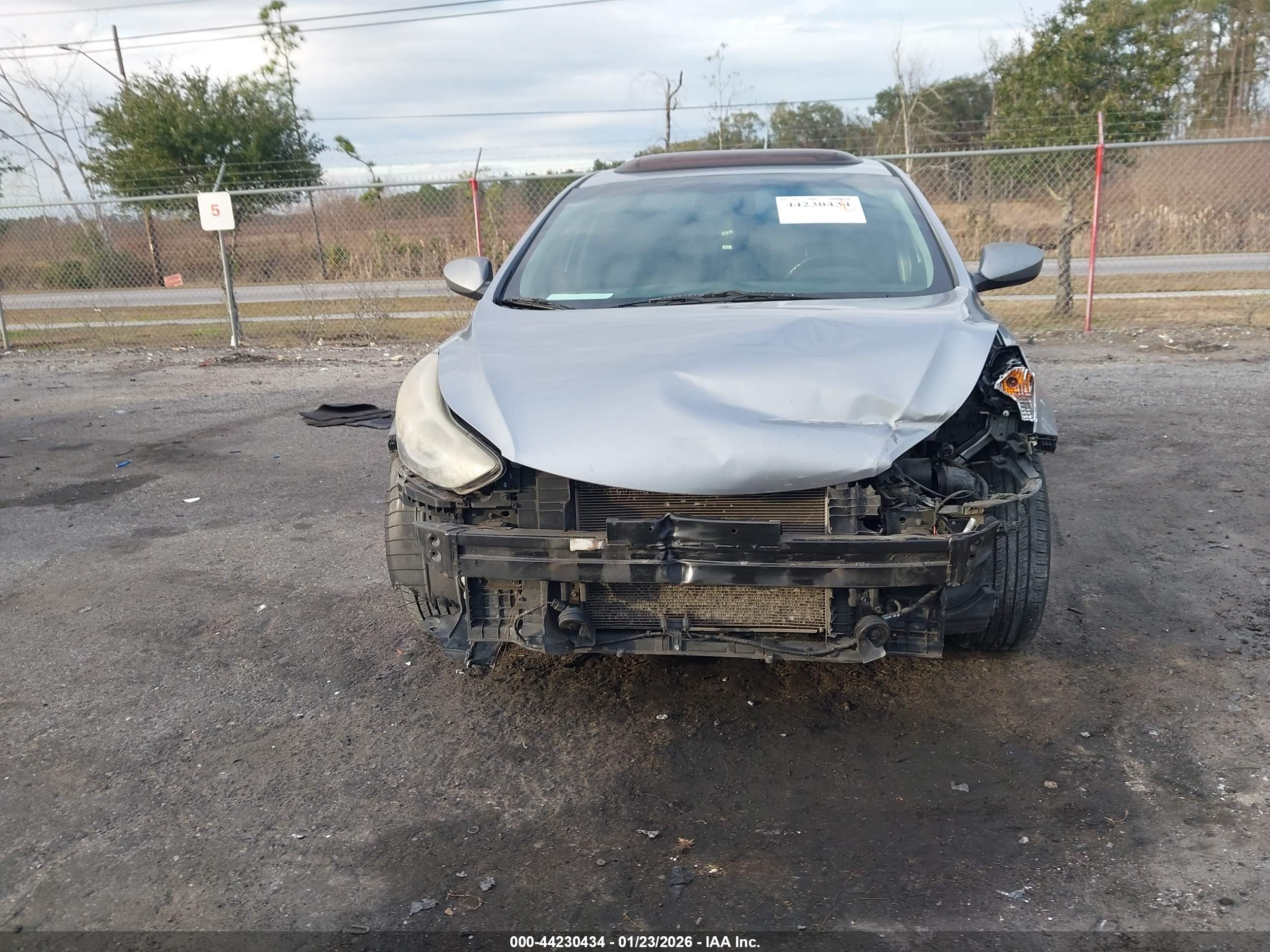 HYUNDAI ELANTRA image 6