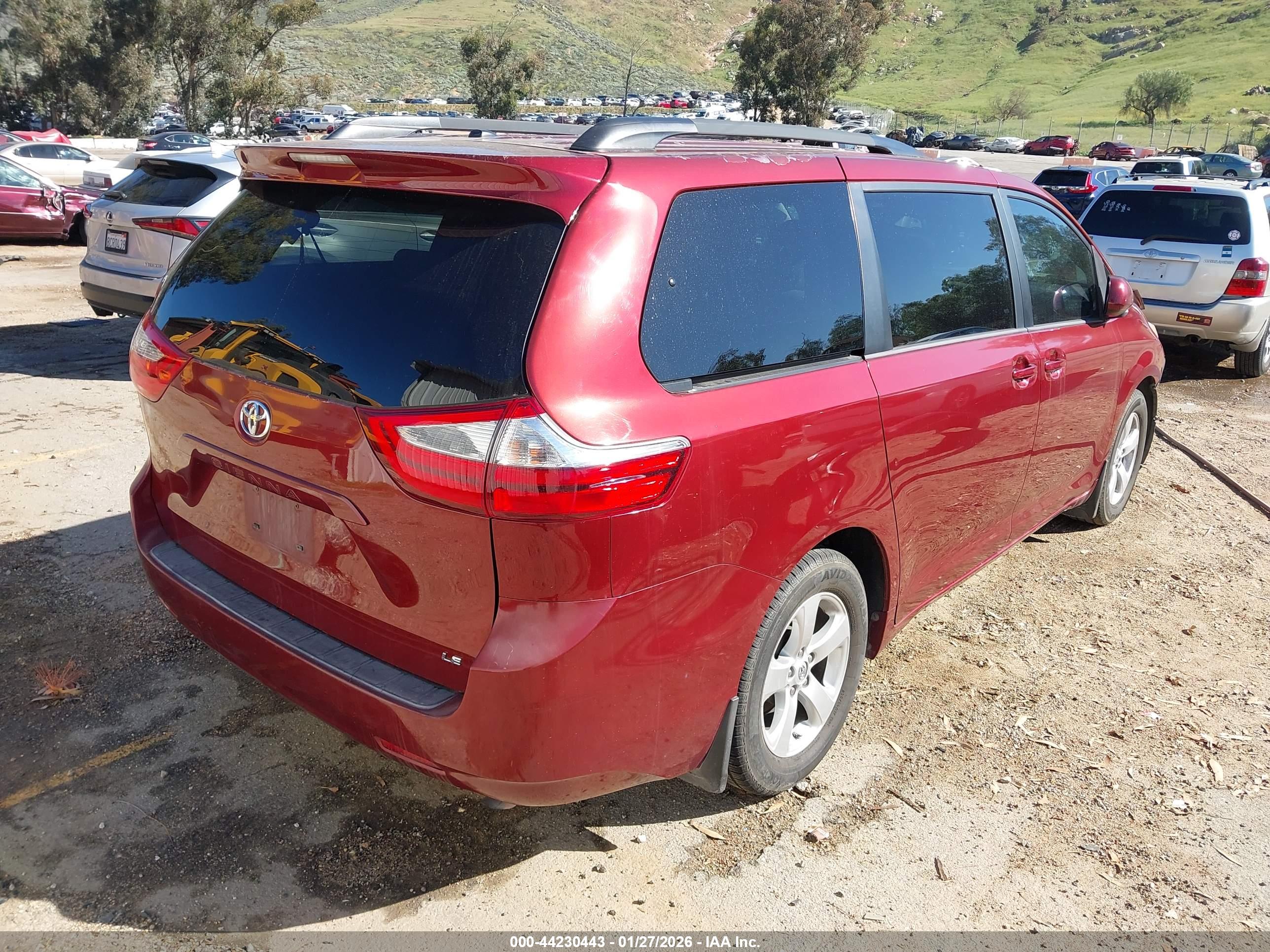 TOYOTA SIENNA image 4