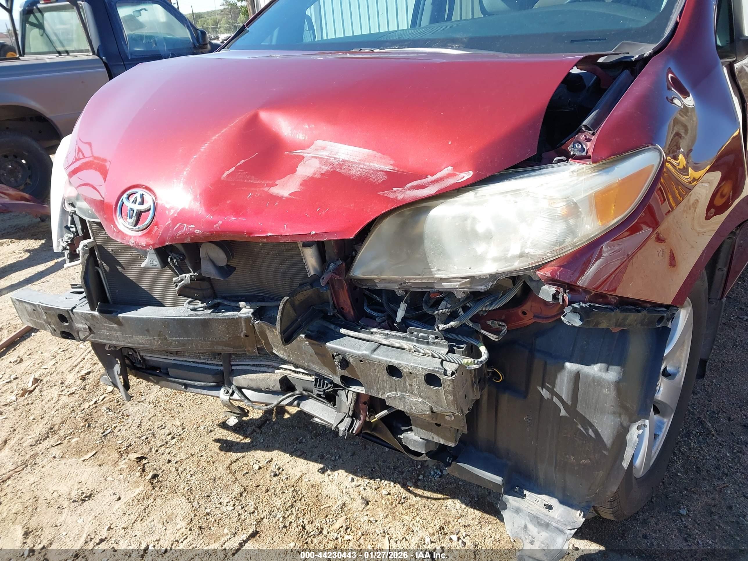 TOYOTA SIENNA image 6