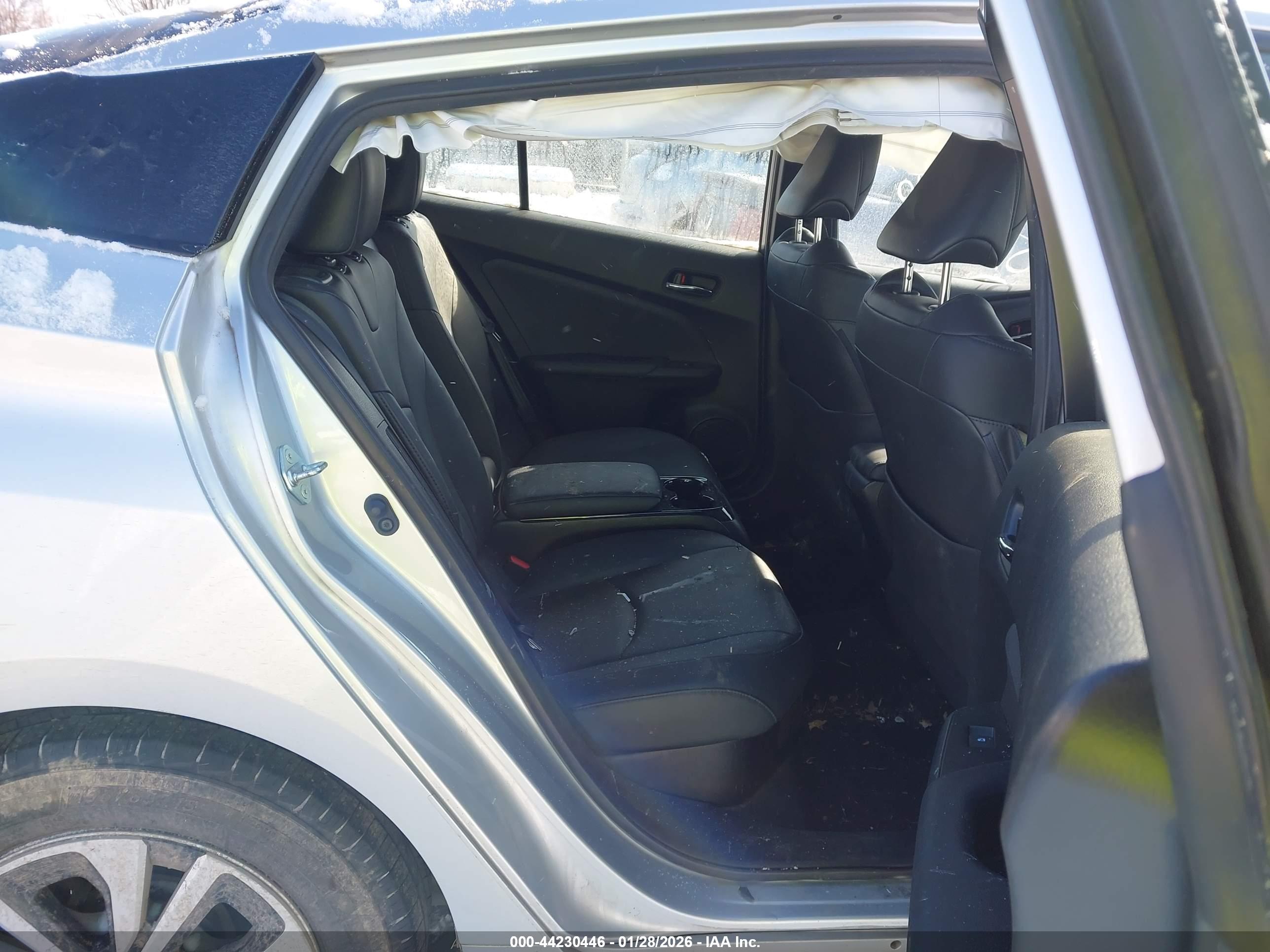 TOYOTA PRIUS image 8