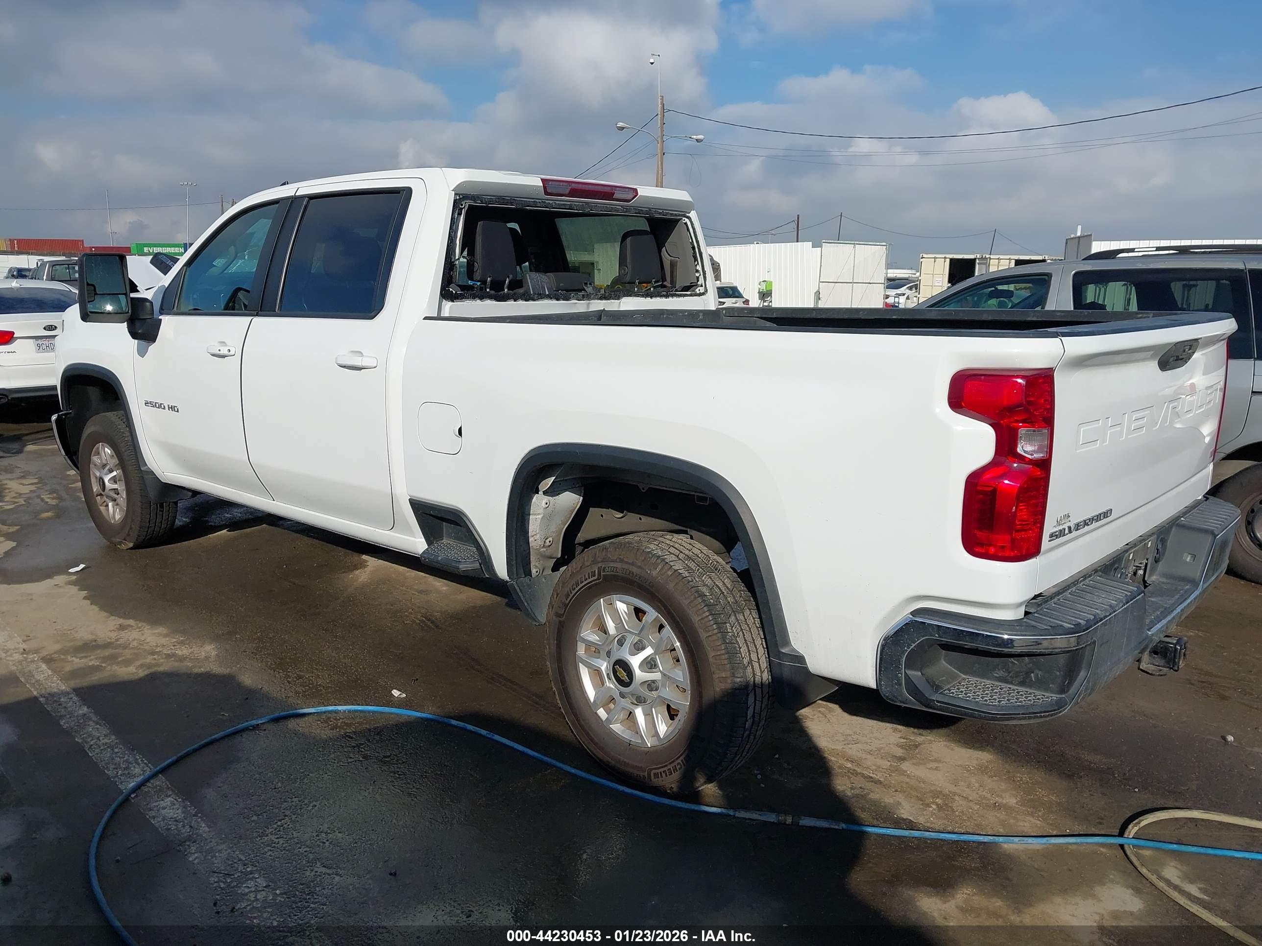 CHEVROLET SILVERADO image 3