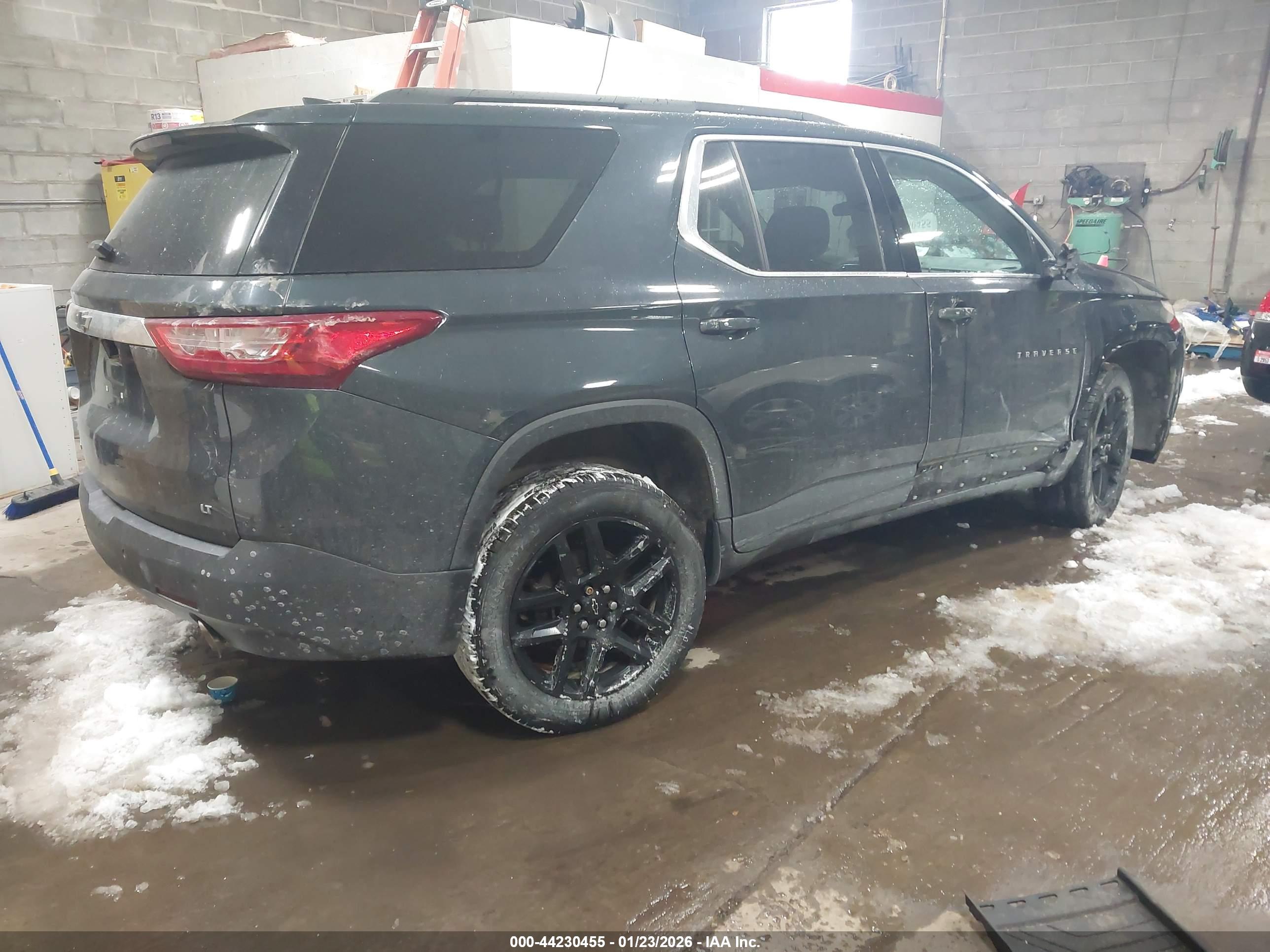 CHEVROLET TRAVERSE image 4