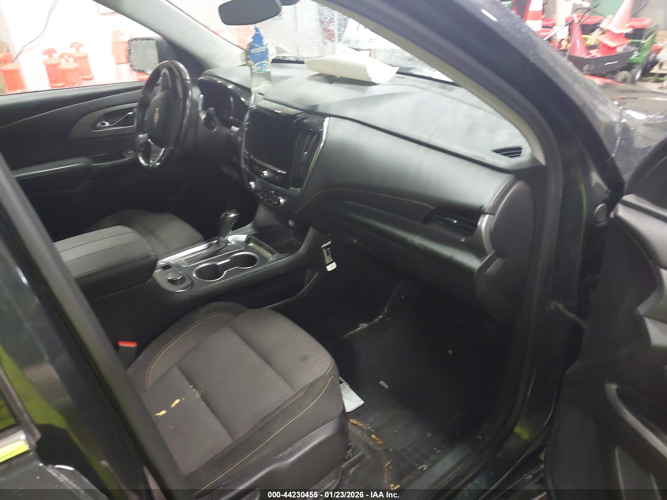 CHEVROLET TRAVERSE image 5
