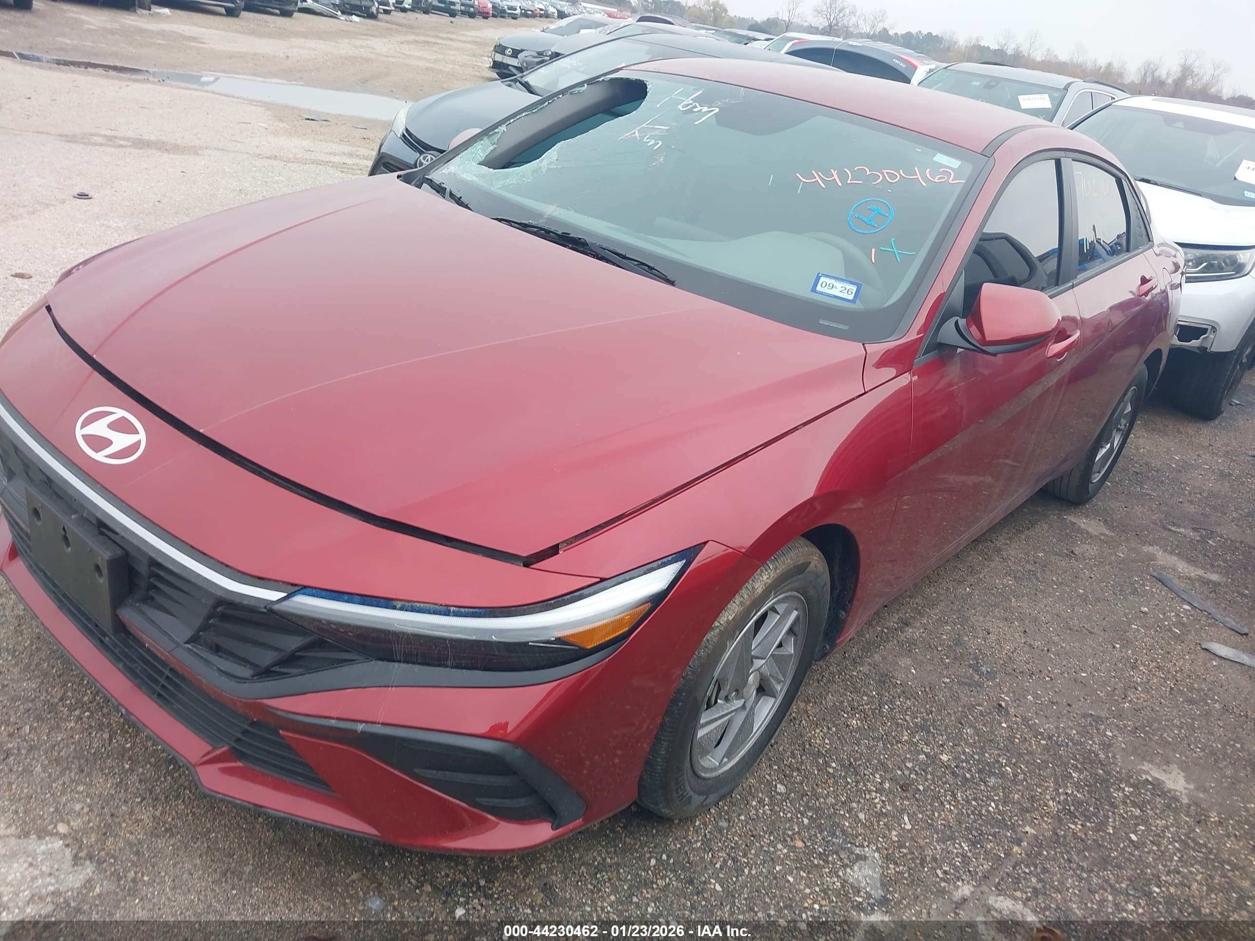 HYUNDAI ELANTRA image 2