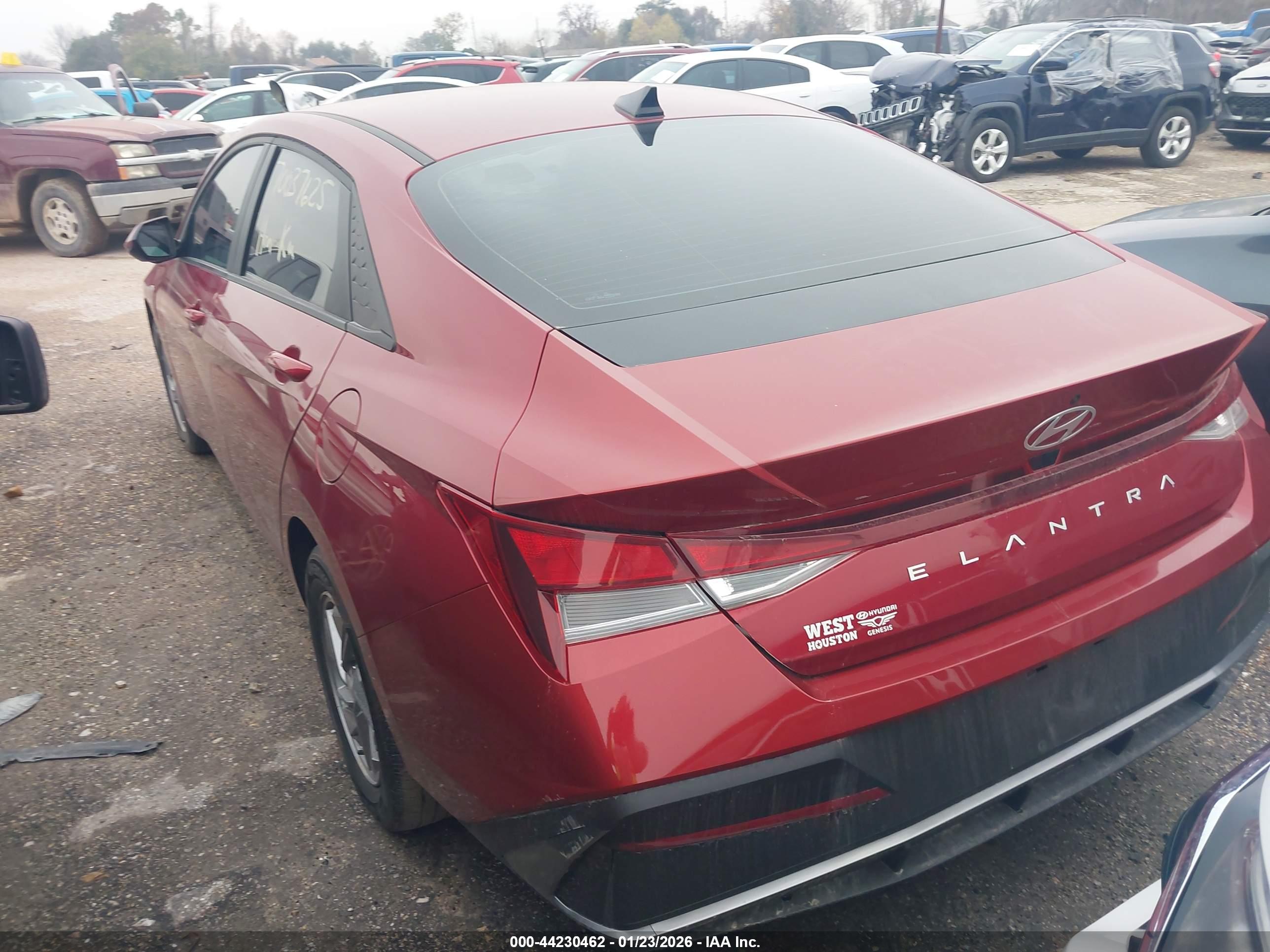 HYUNDAI ELANTRA image 3