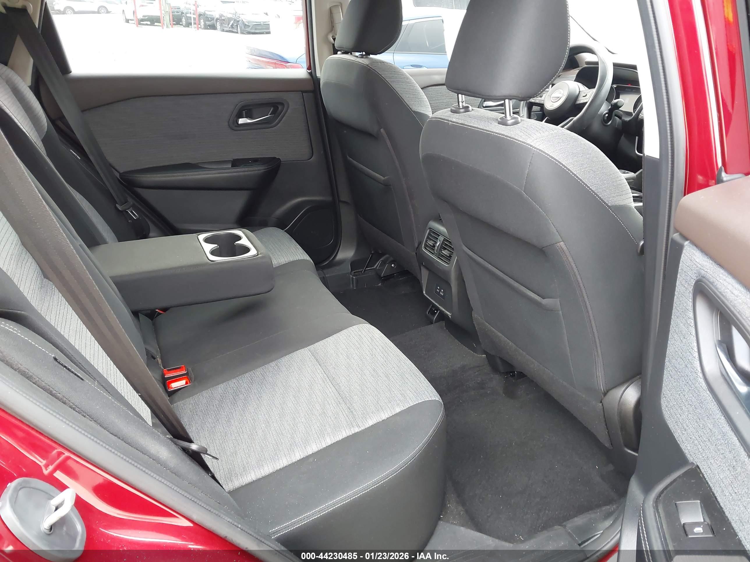NISSAN ROGUE image 8