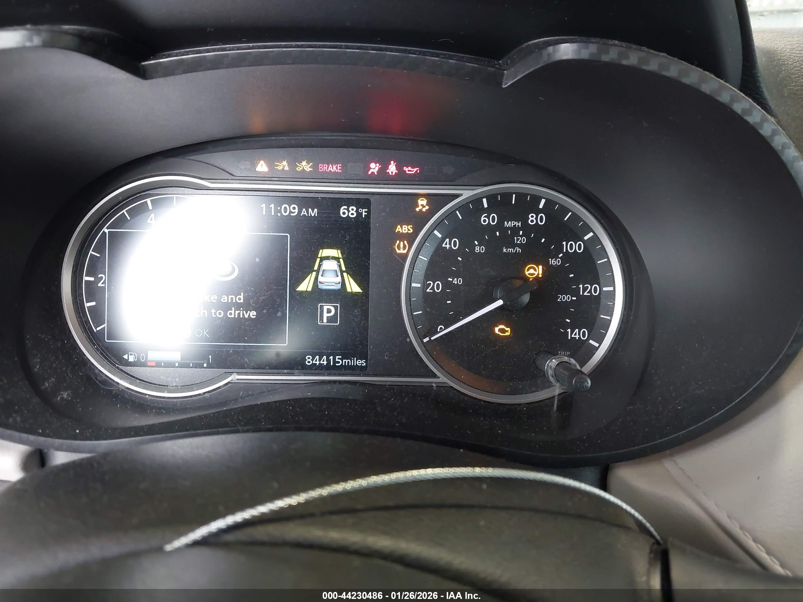 NISSAN VERSA image 7