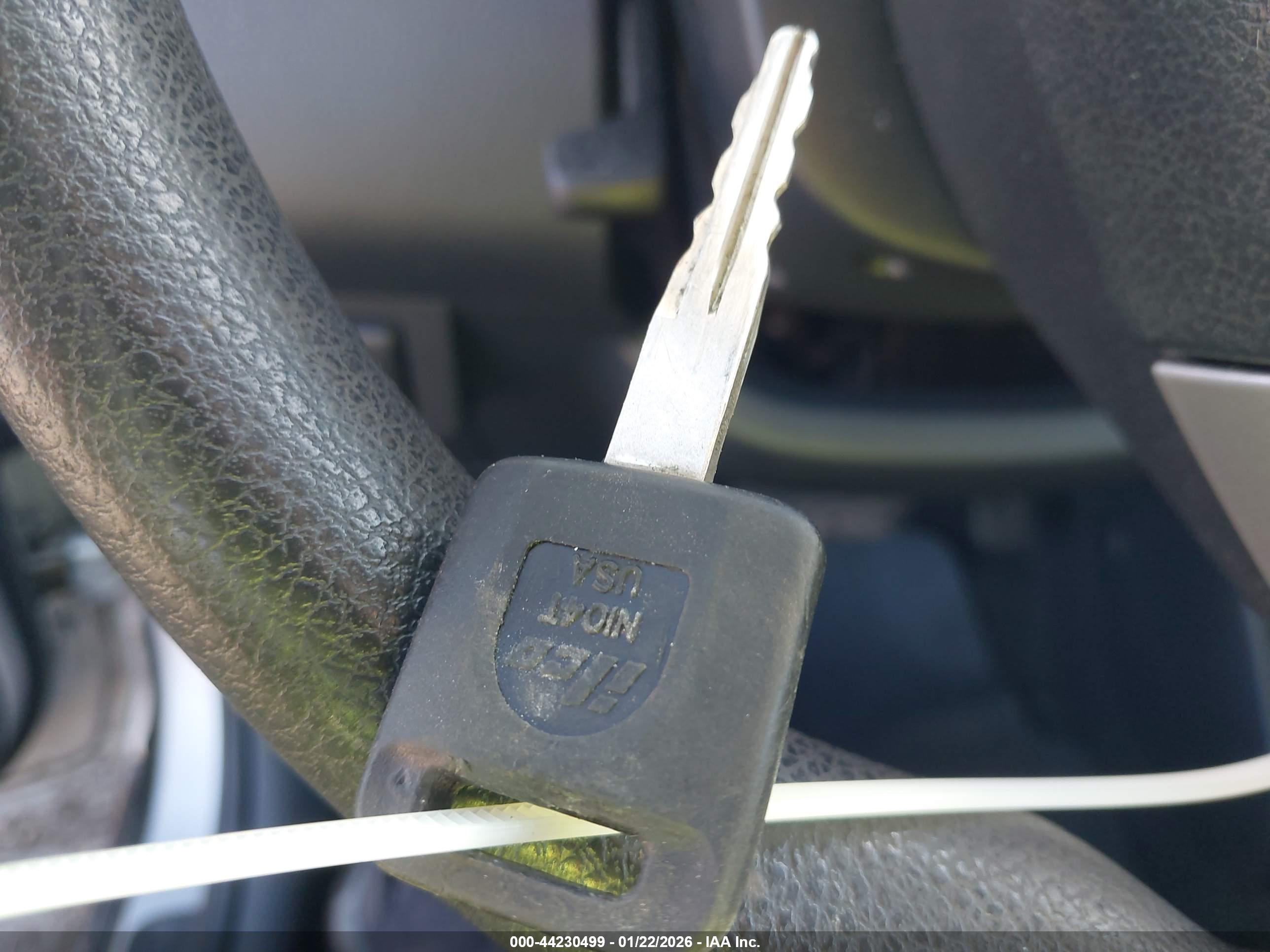 NISSAN VERSA image 11