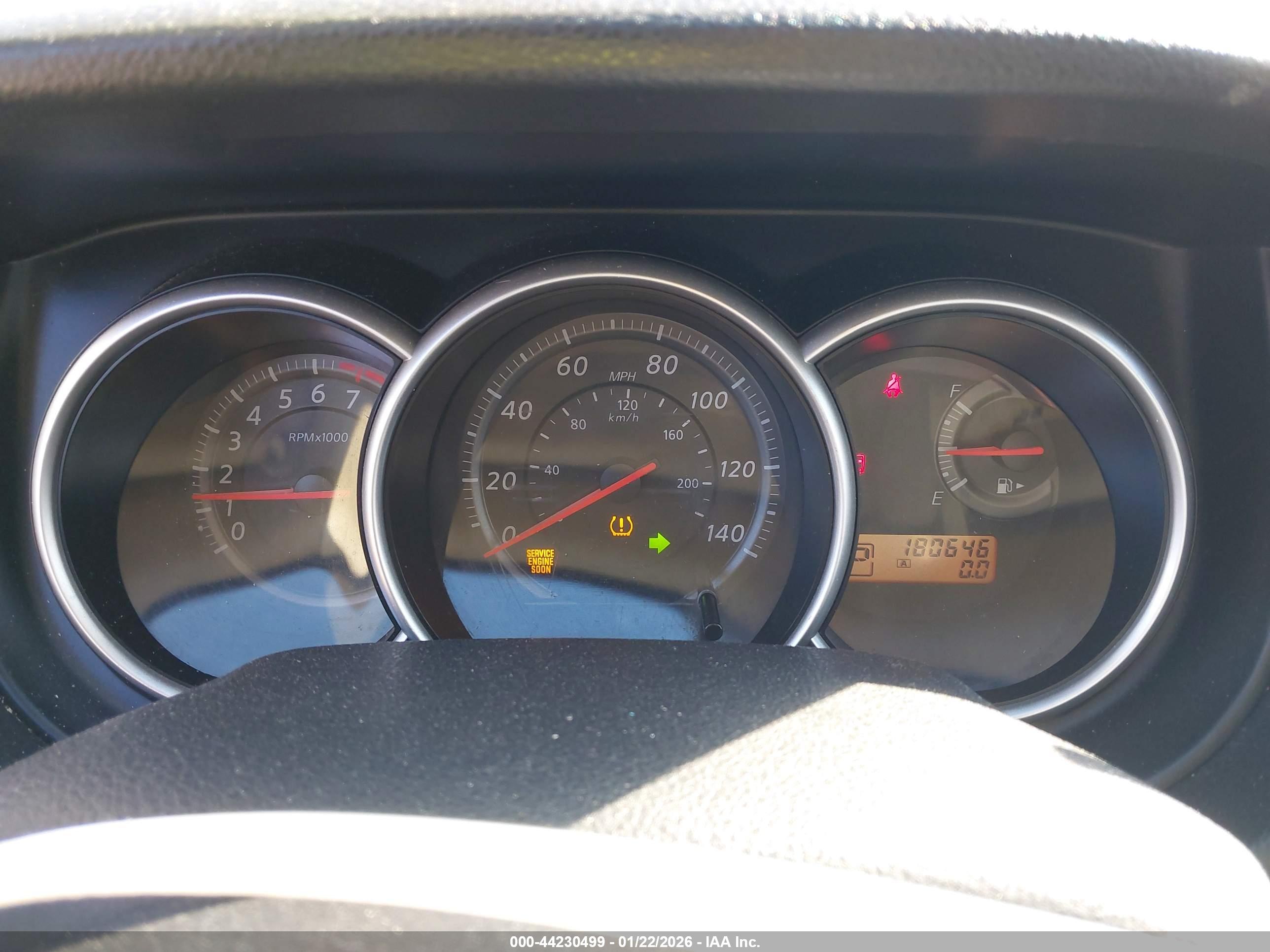 NISSAN VERSA image 7