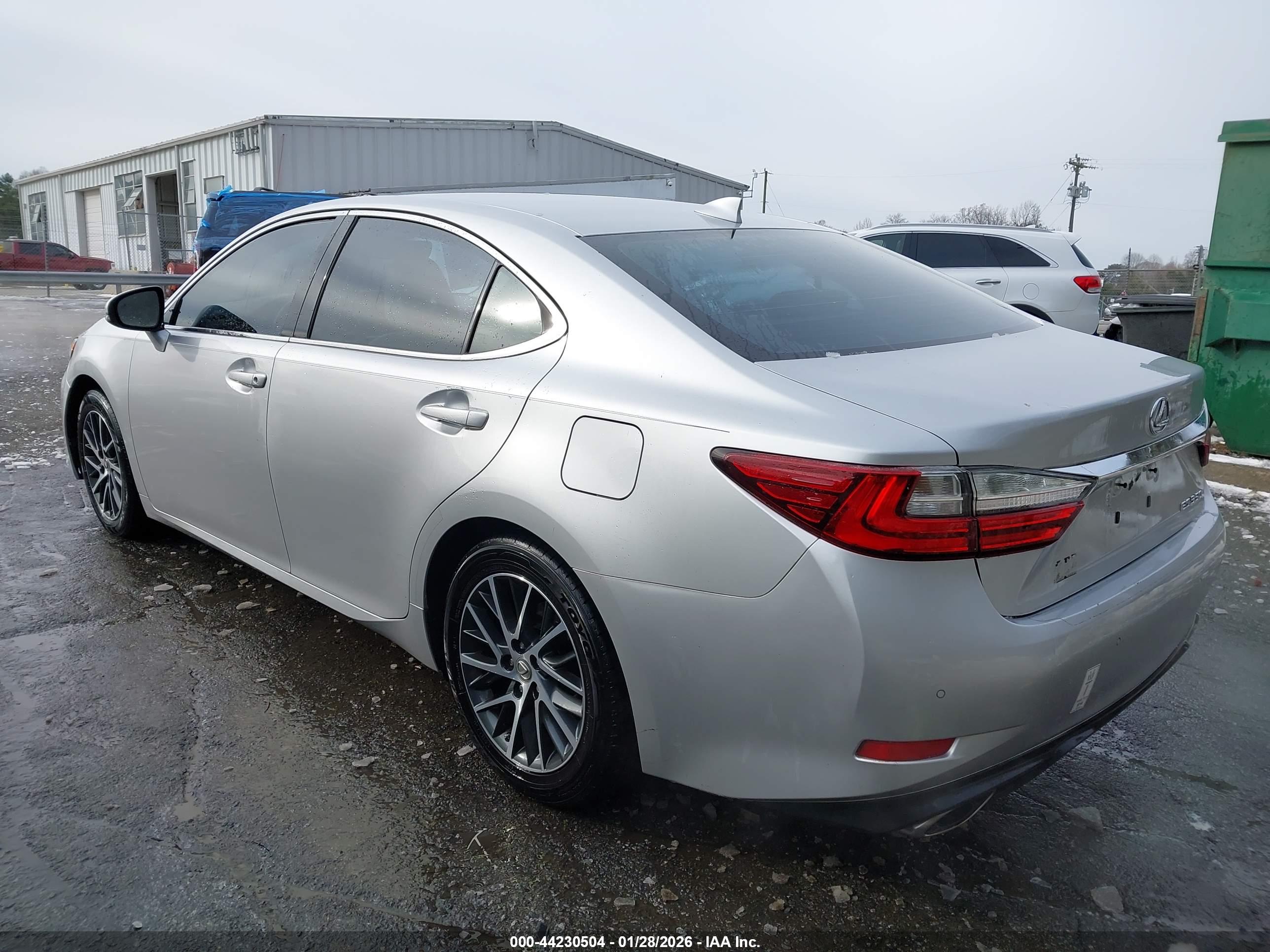 LEXUS ES image 3