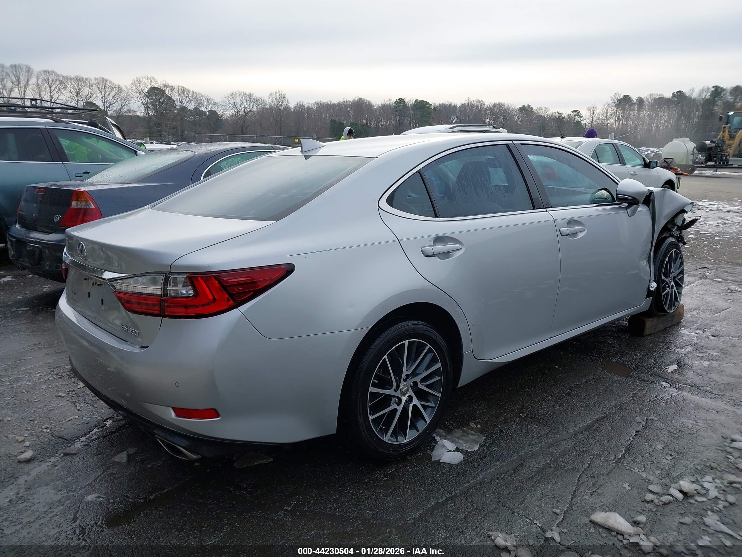 LEXUS ES image 4
