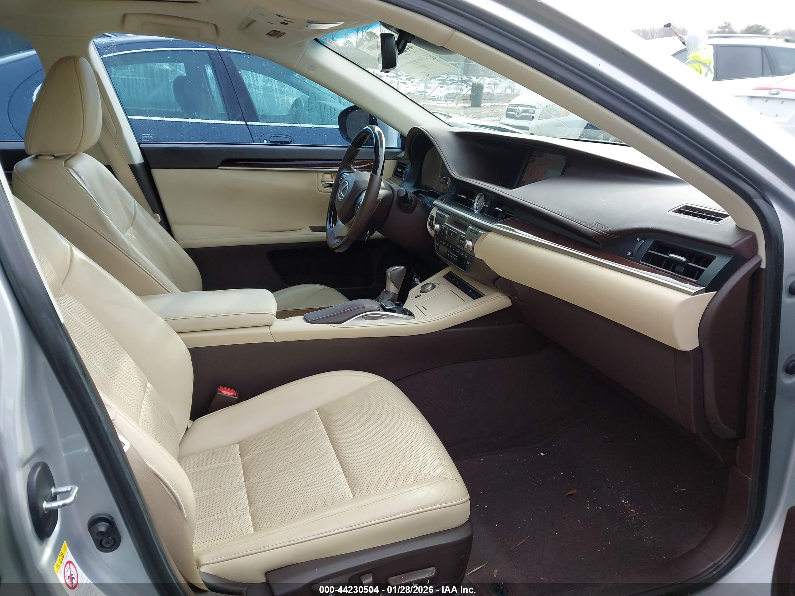 LEXUS ES image 5