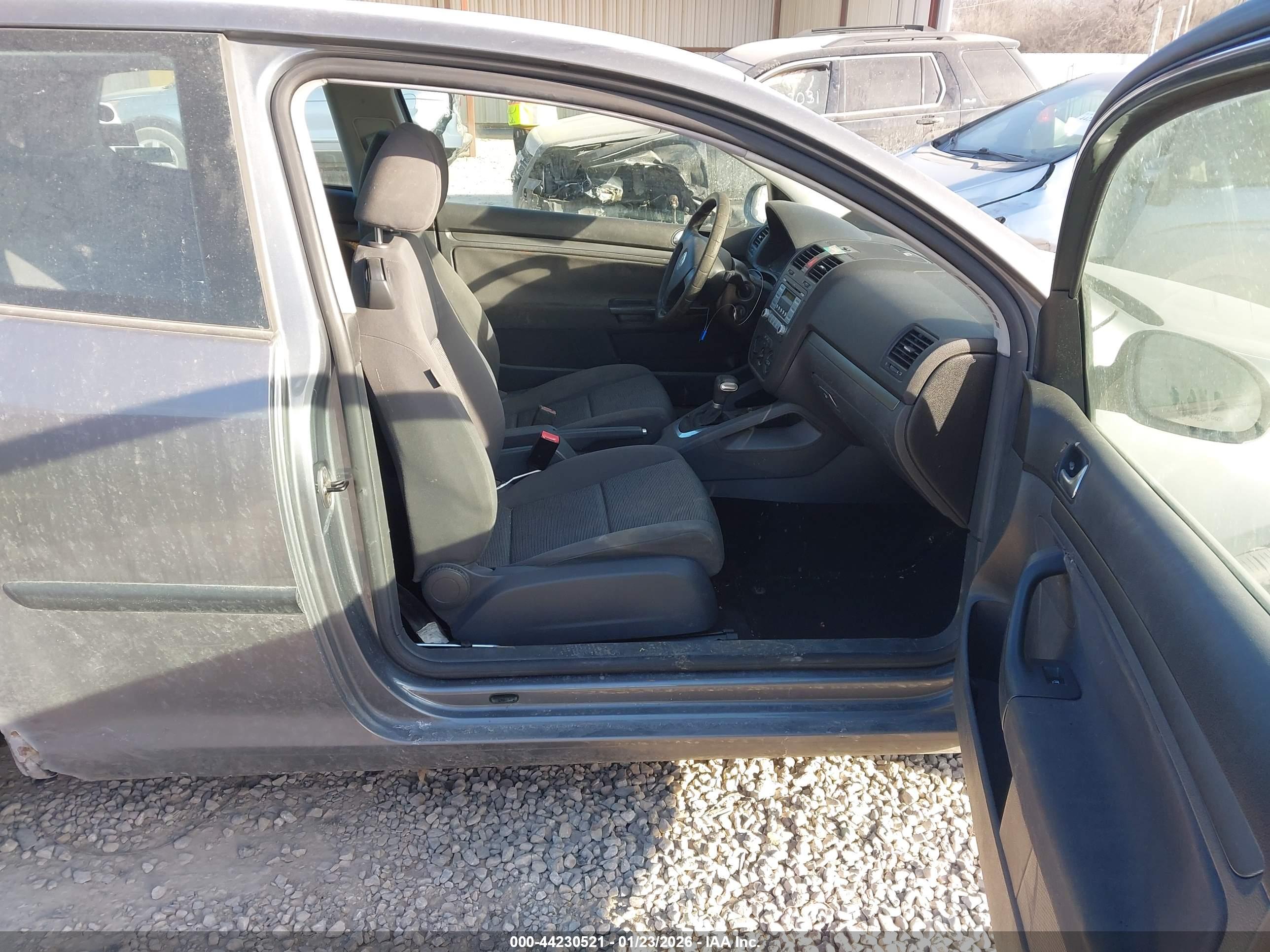 VOLKSWAGEN RABBIT image 5