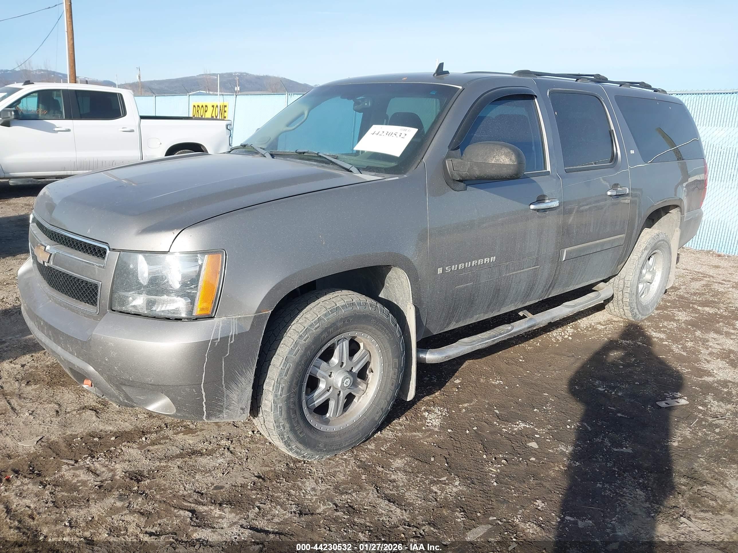 CHEVROLET SUBURBAN image 2