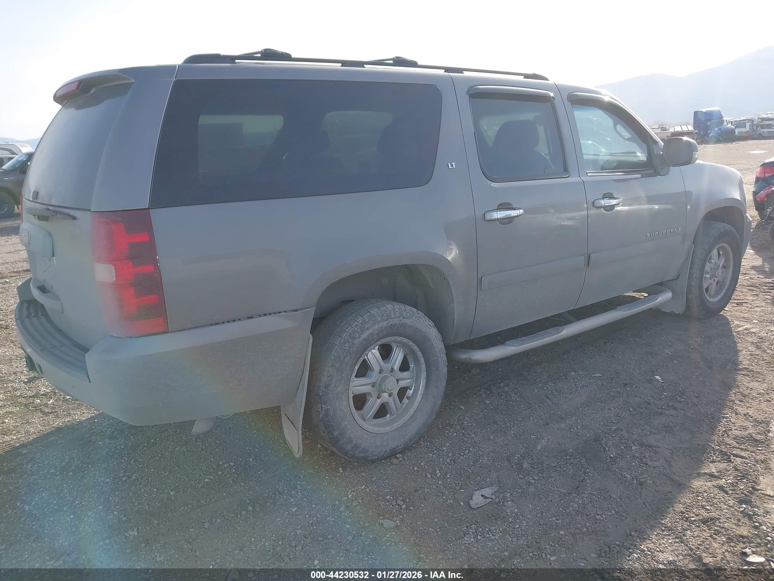 CHEVROLET SUBURBAN image 4