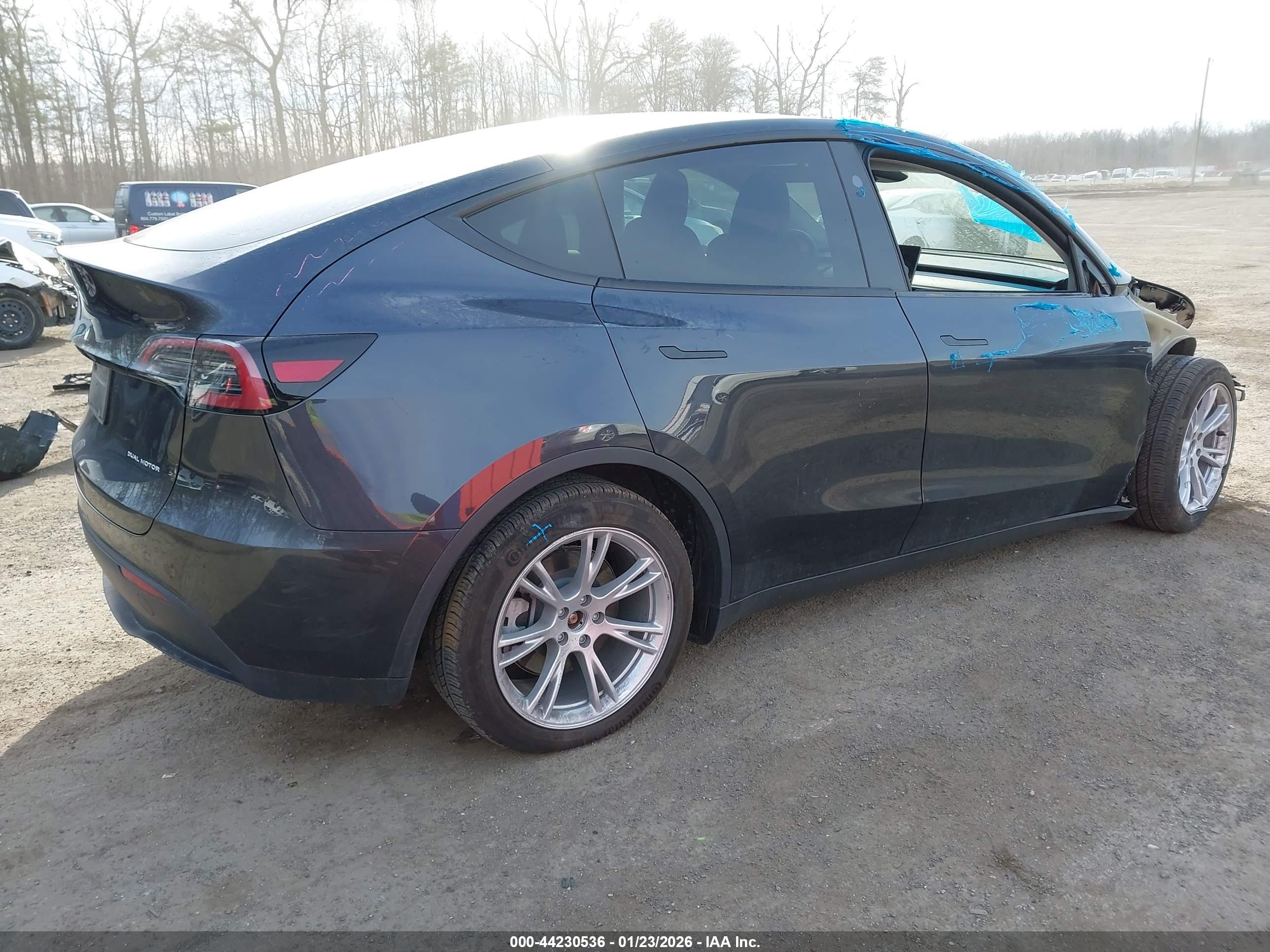 TESLA MODEL image 4