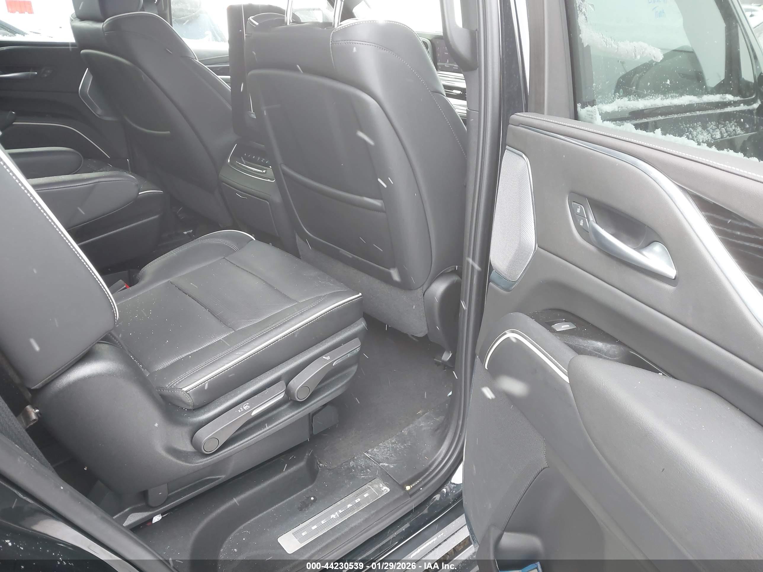 CADILLAC ESCALADE image 8