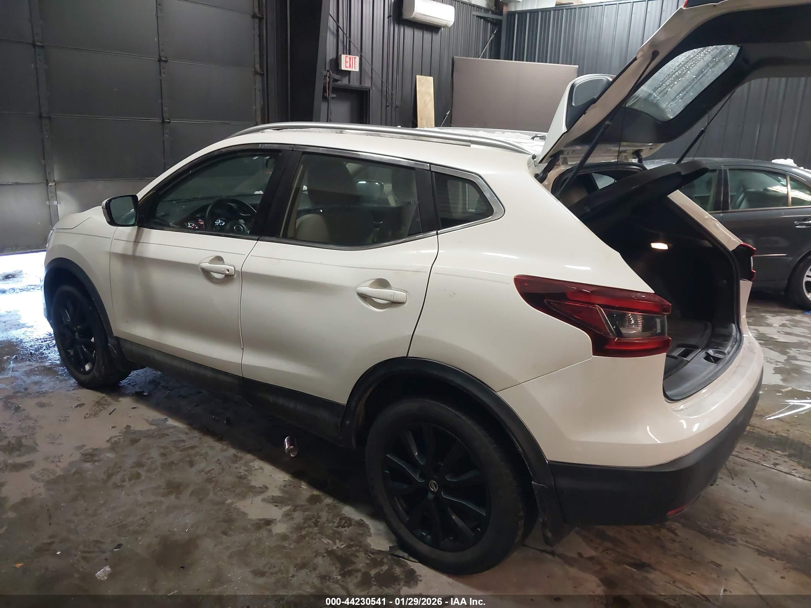 NISSAN ROGUE image 3