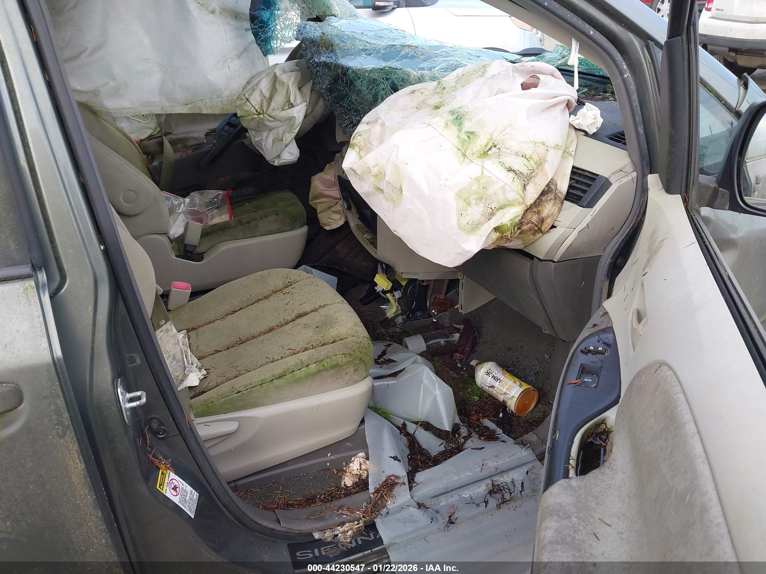 TOYOTA SIENNA image 5