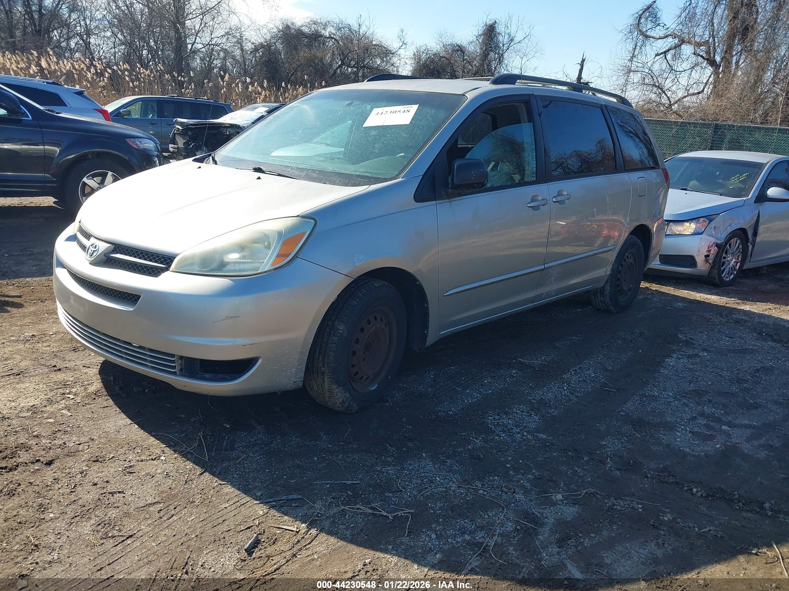 TOYOTA SIENNA image 2