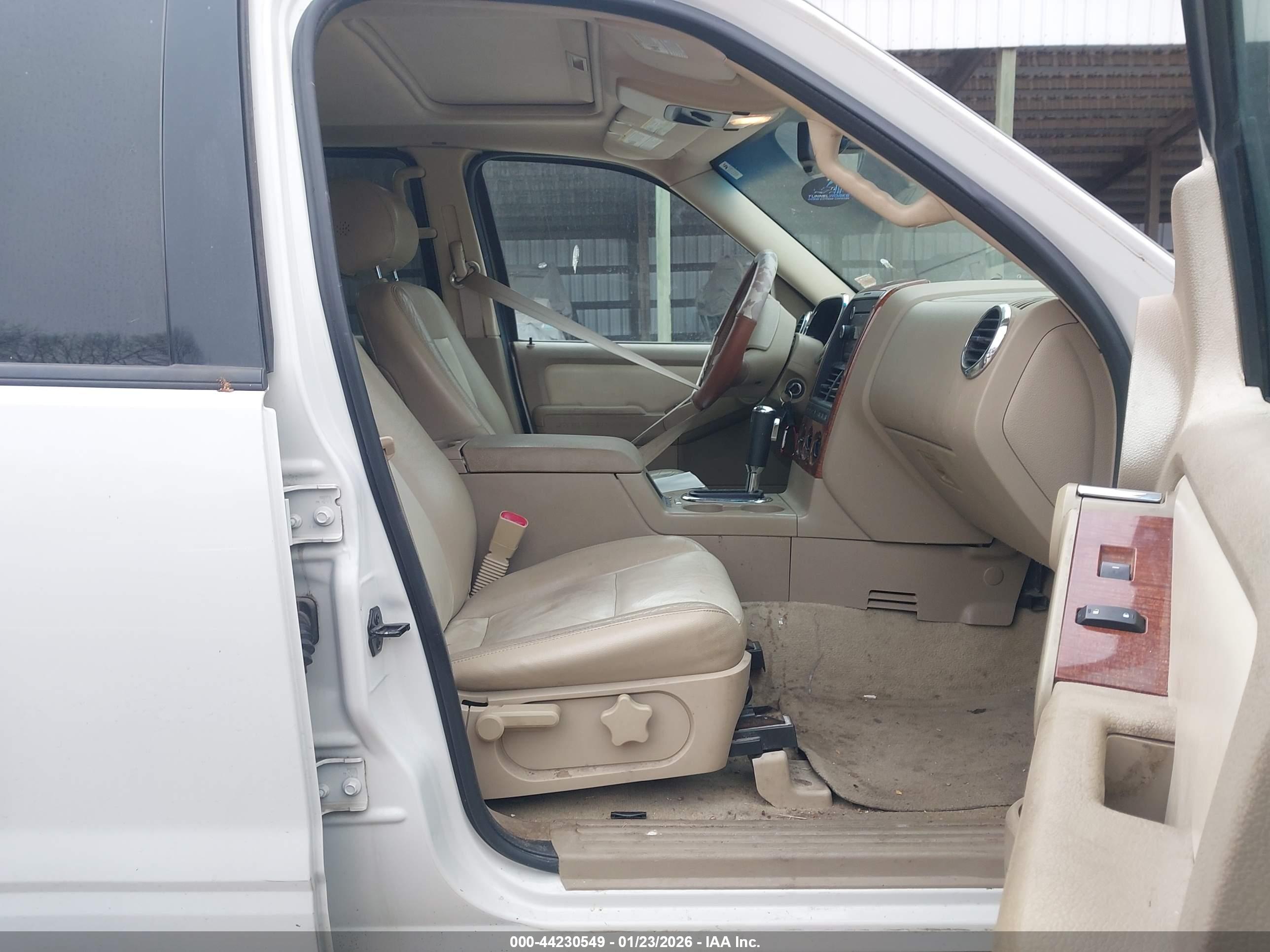 FORD EXPLORER image 5
